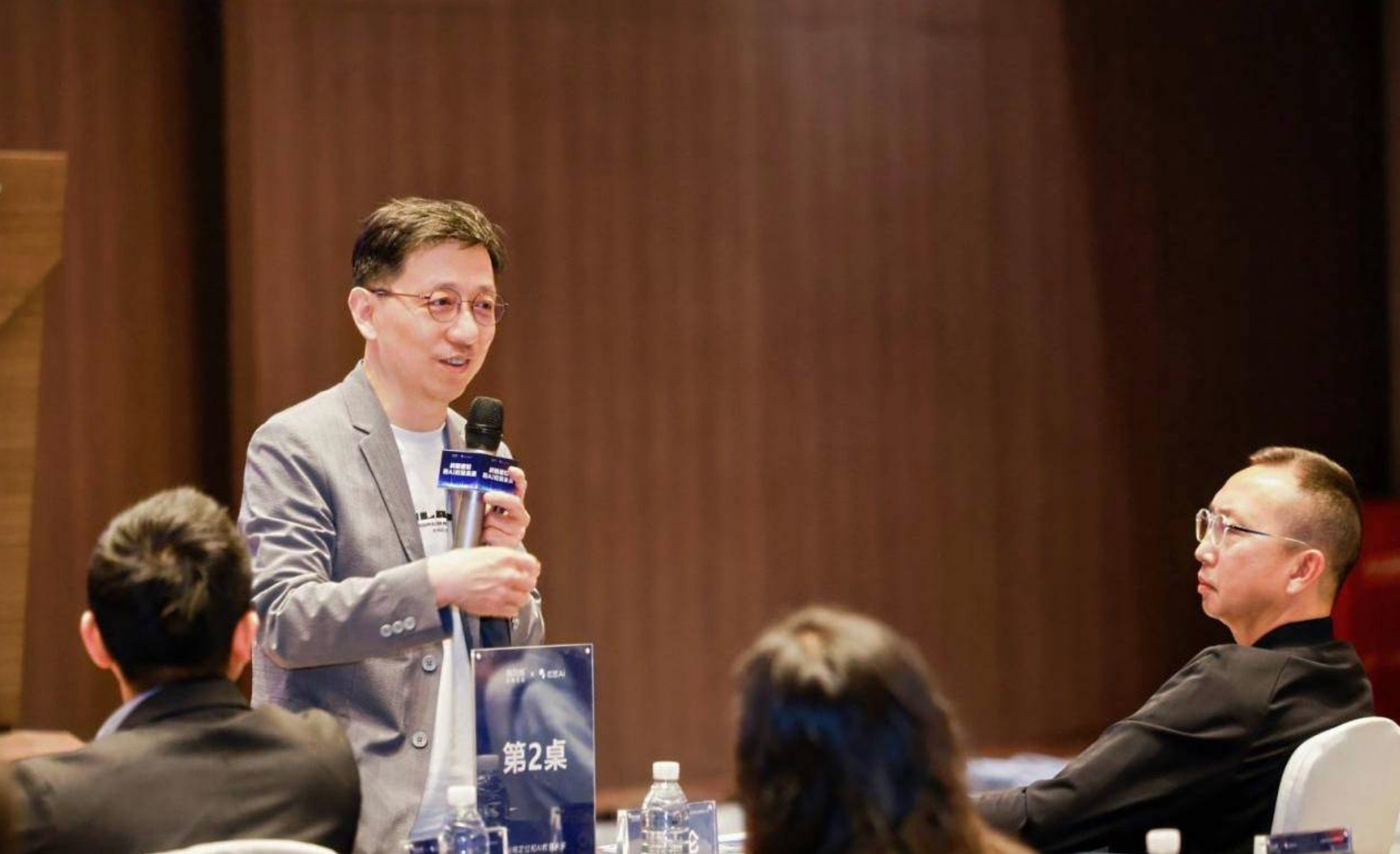 顧均輝中國定位第一人 在紅海中尋找定位 - https://www.watchmedia01.com