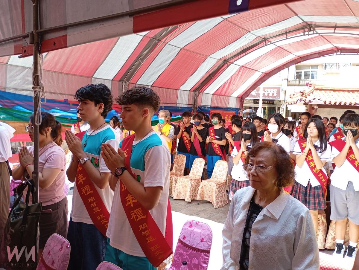 （有影片）／ 全台唯一佛教禮儀古笨港成年禮 北港320學子脫絭迎人生新頁 - https://www.watchmedia01.com