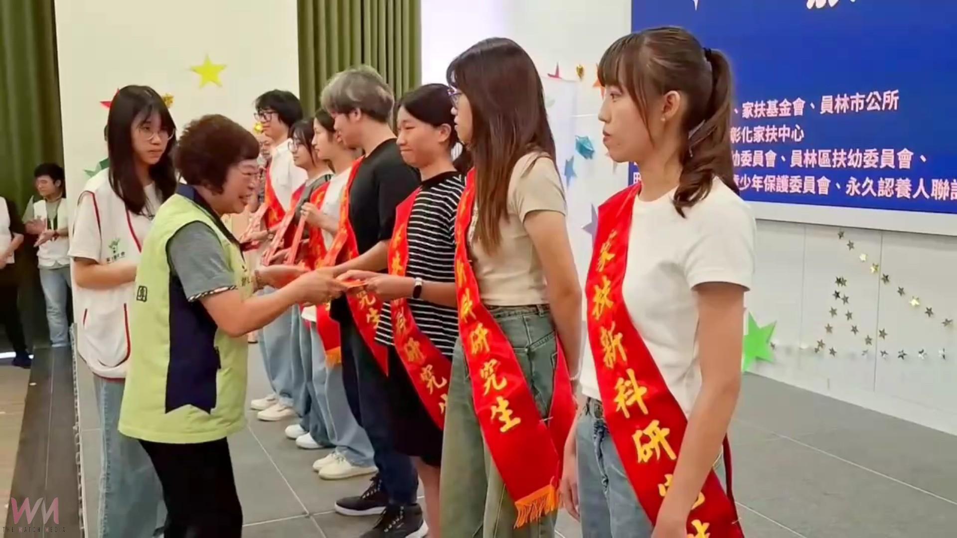 （有影片）／再窮不能窮教育！彰化家扶頒發獎助學金　649學子受惠 - https://www.watchmedia01.com
