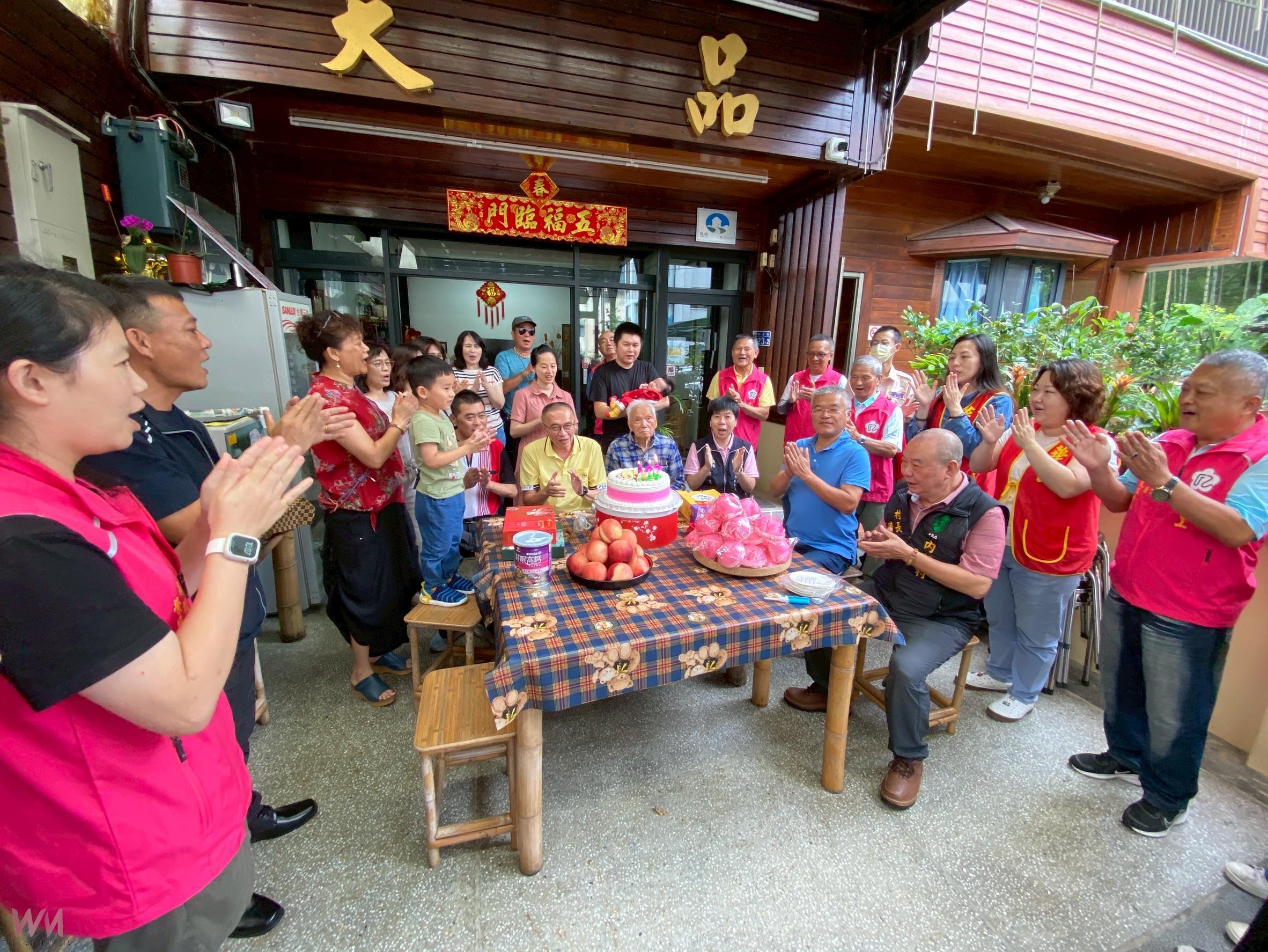 無私奉獻榮民人瑞黃伯伯百歲嵩壽 - https://www.watchmedia01.com