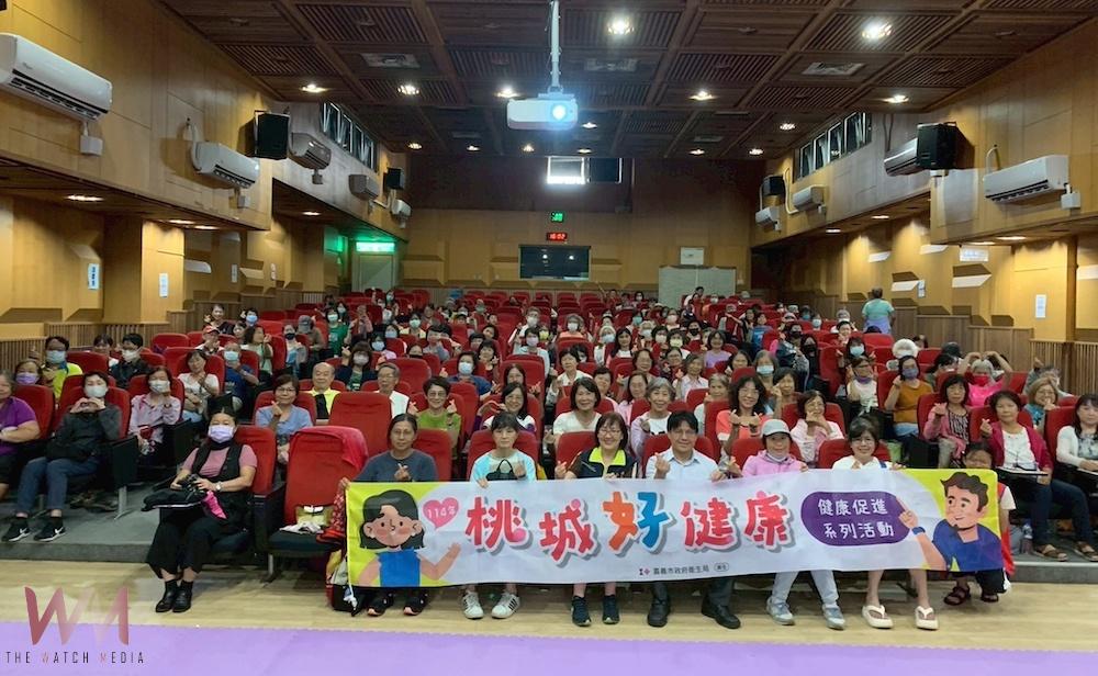 嘉義市政府衛生局為免市民因「骨肌減少症候群」提高跌倒與骨折風險影響健康，特別邀請大林慈濟醫院骨科主任謝明宏醫師舉辦專題講座。（圖/嘉義市政府提供）