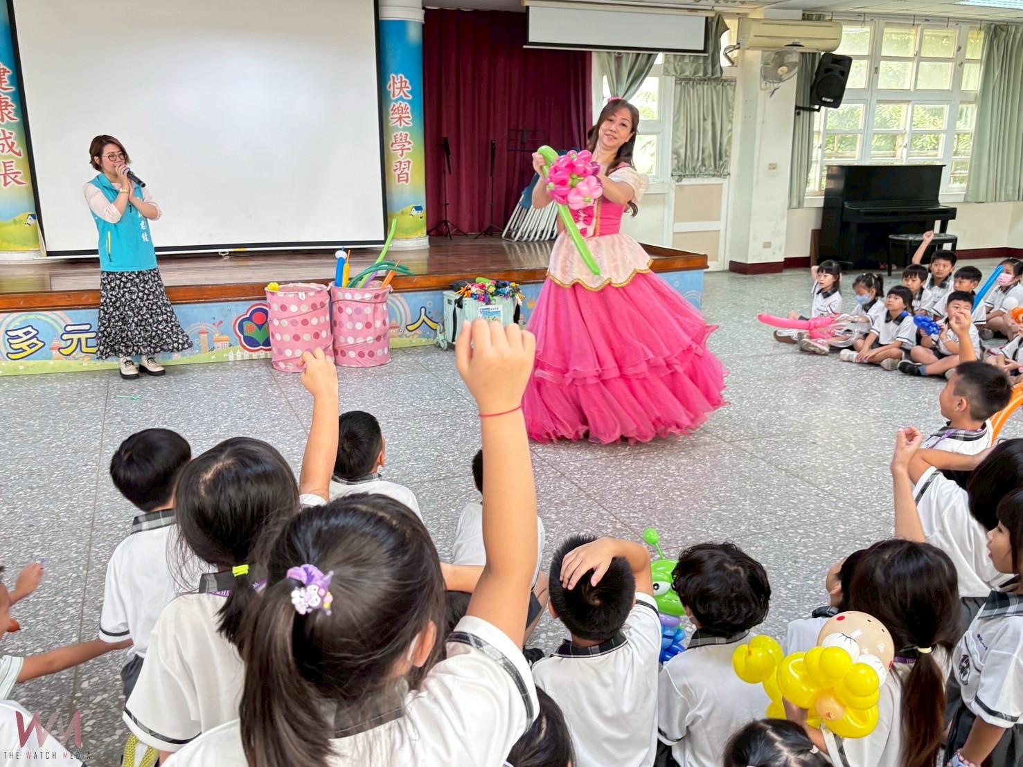 （有影片）／伸東國小熱鬧迎新　氣球表演點亮新學期　 學生笑聲洋溢校園 - https://www.watchmedia01.com