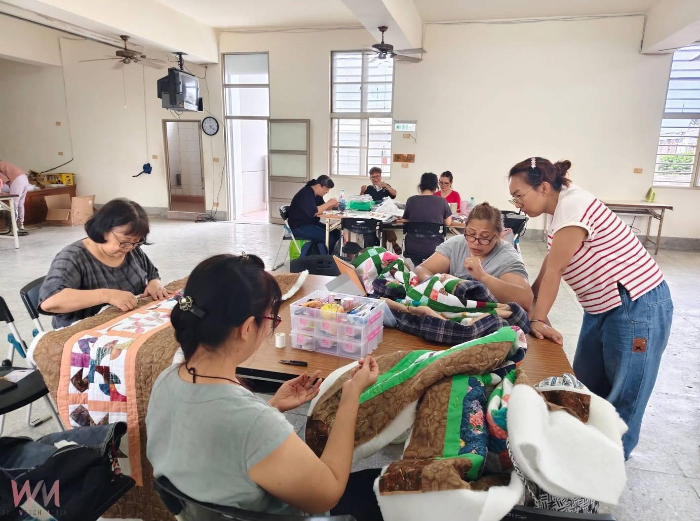 臺東縣府推中高齡拼布專班 成果展18位學員呈現技能與自信 - https://www.watchmedia01.com