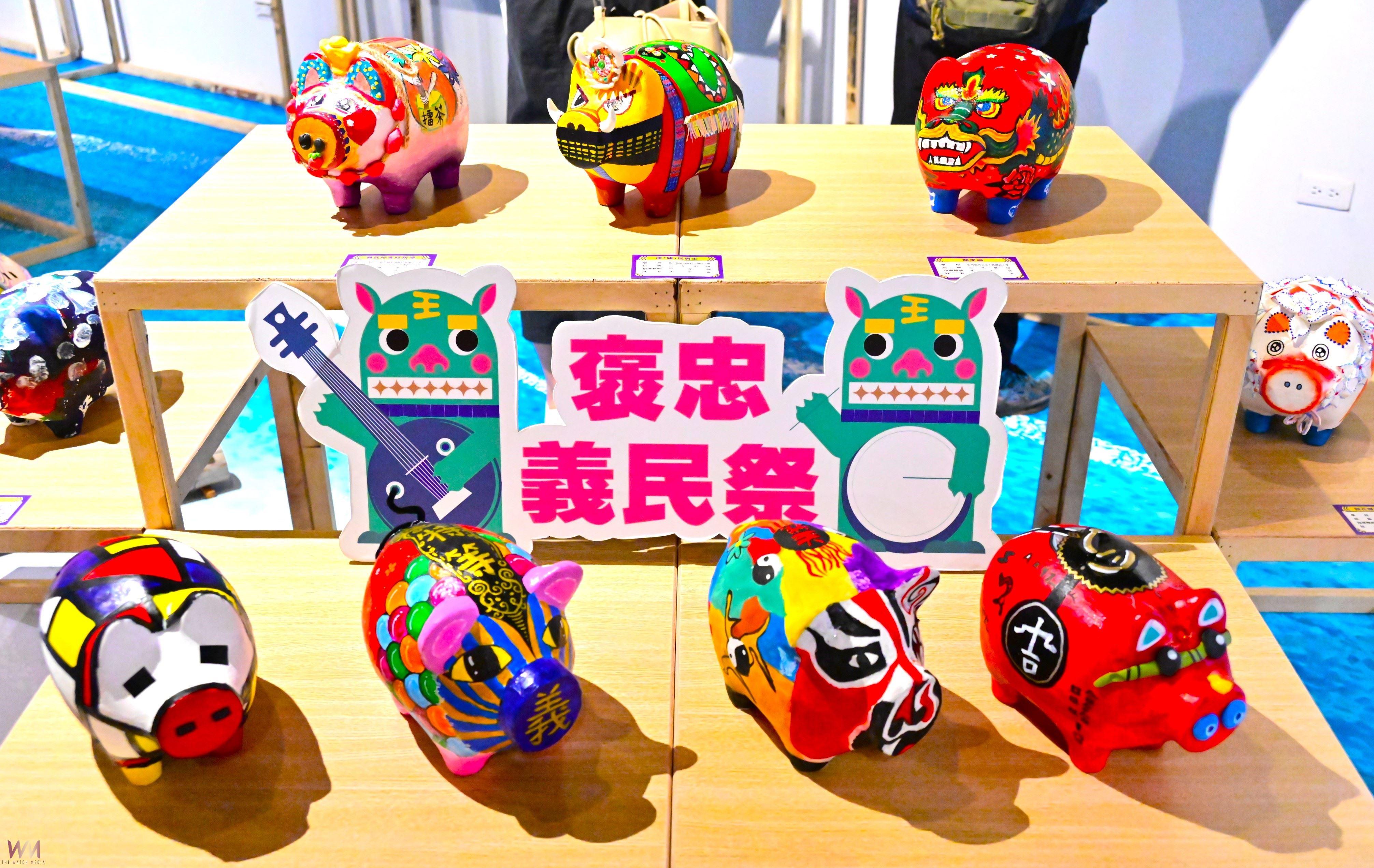 新竹縣史館「豬」事大吉義民創藝展熱鬧開幕 百隻創意彩繪小豬齊聚 - https://www.watchmedia01.com