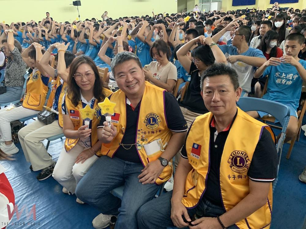 朴子國際獅子會會長林篤毅（前中）希望透過反毒、反詐騙、反霸凌的宣導，讓更多人提高警覺，團結起來共同守護安全，遠離危害，讓社會更加健康、溫暖。（圖/記者陳惲朋攝）