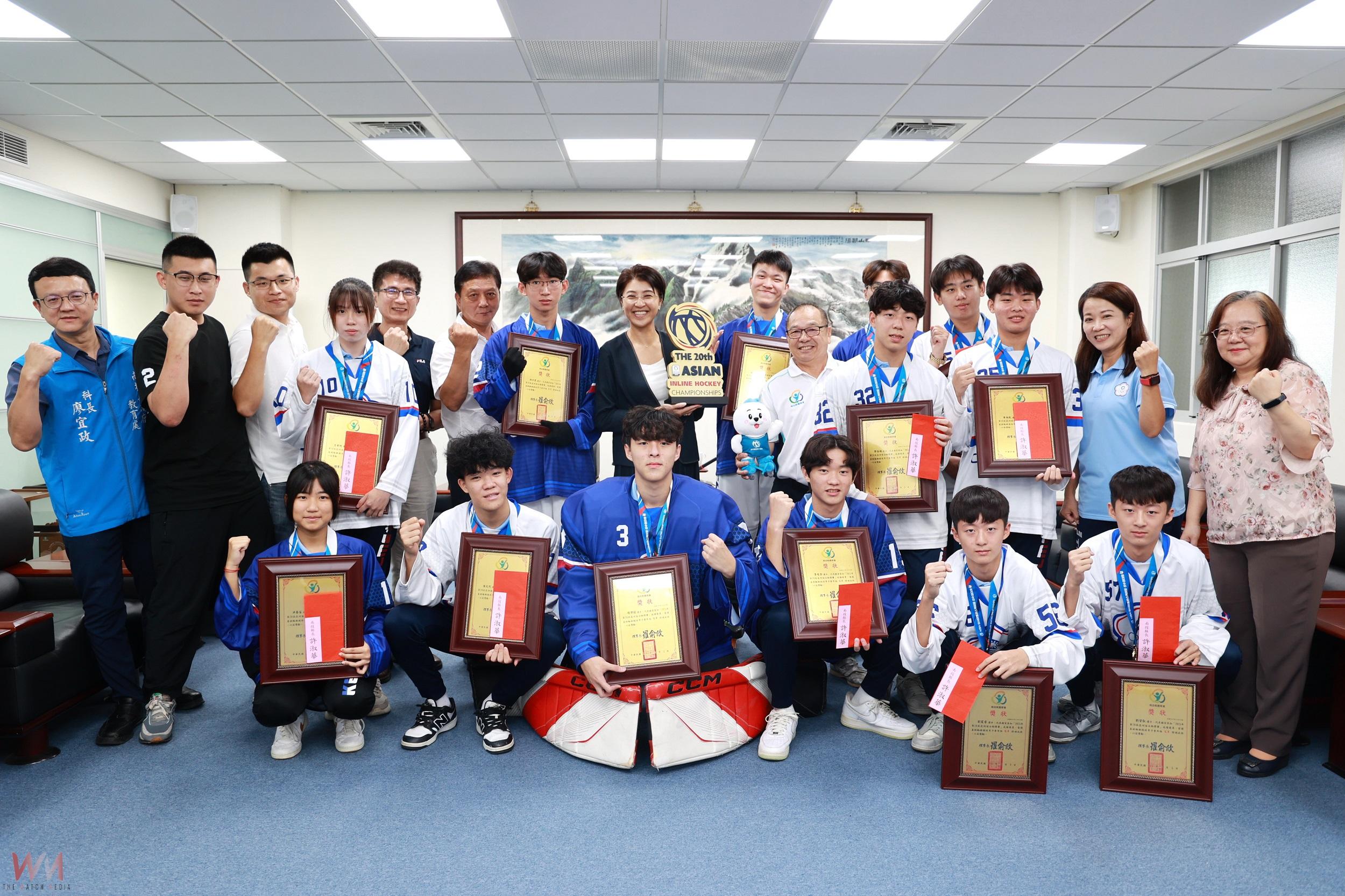 亞洲溜冰錦標賽直排曲棍球賽奪冠 許淑華縣長表揚第一名選手 - https://www.watchmedia01.com