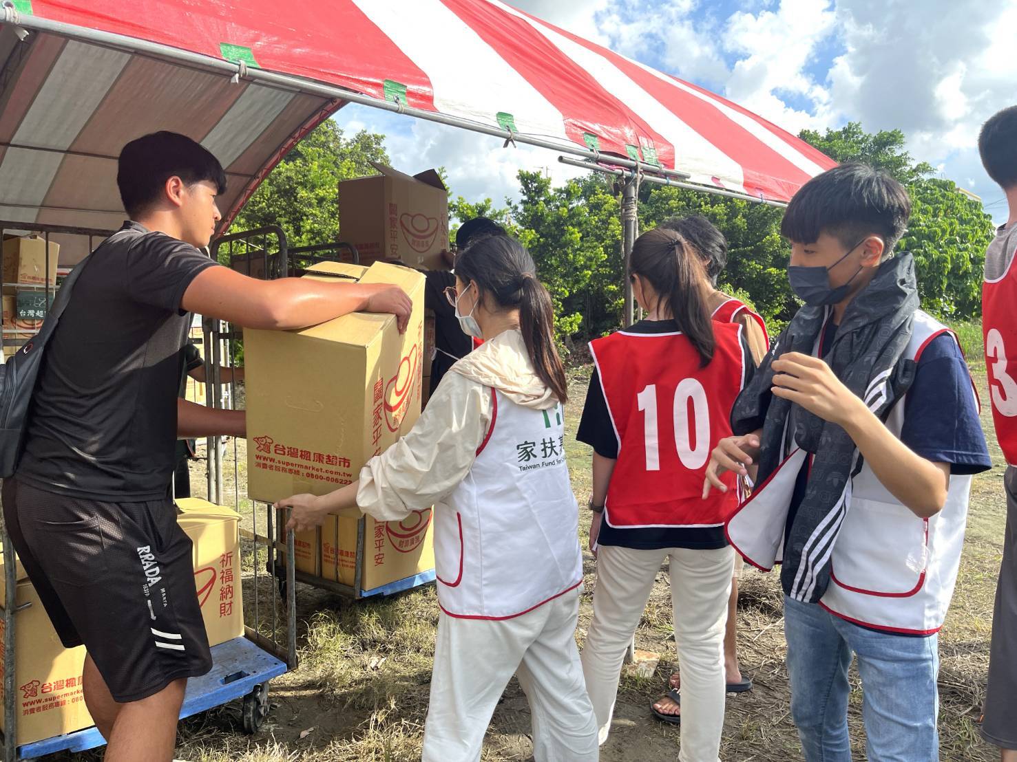 （有影片）／普渡也行善！二林天人宮愛心滿滿　助弱勢家庭過好節 - https://www.watchmedia01.com