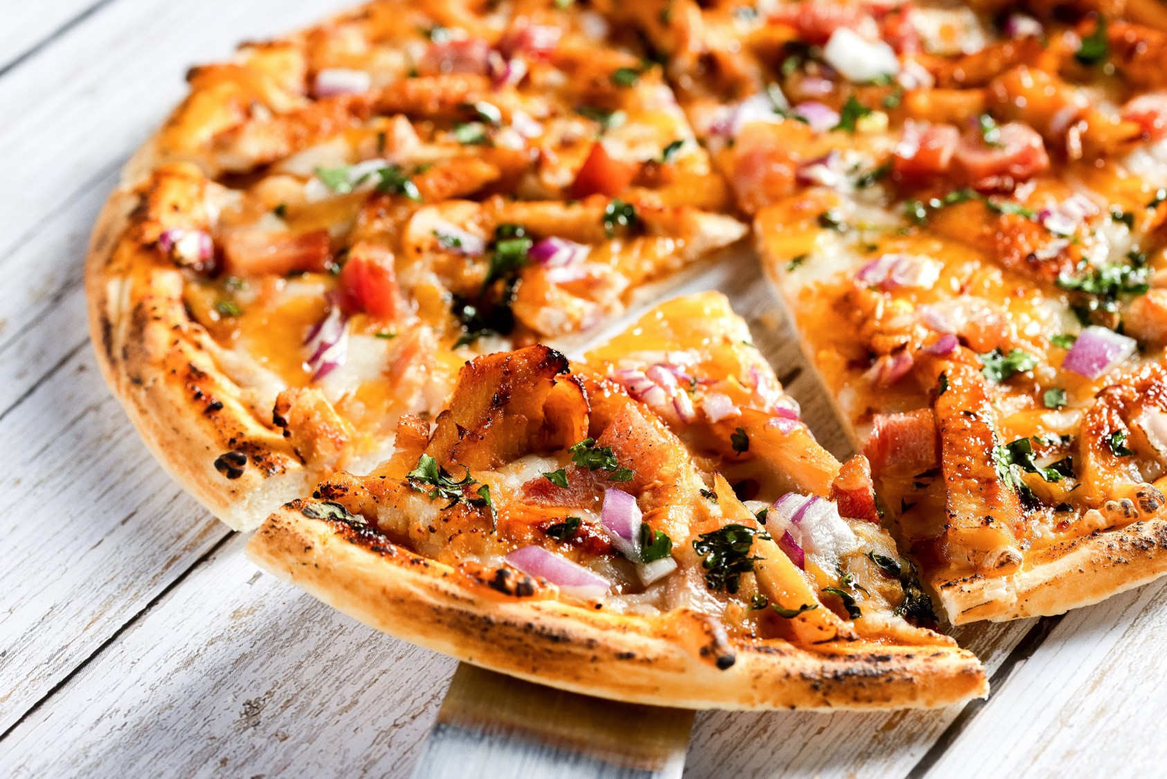 禾藝廚房推出California Pizza Kitchen冷凍披薩 經典BBQ雞肉披薩完整呈現「美式燒烤」獨特風味 - https://www.watchmedia01.com