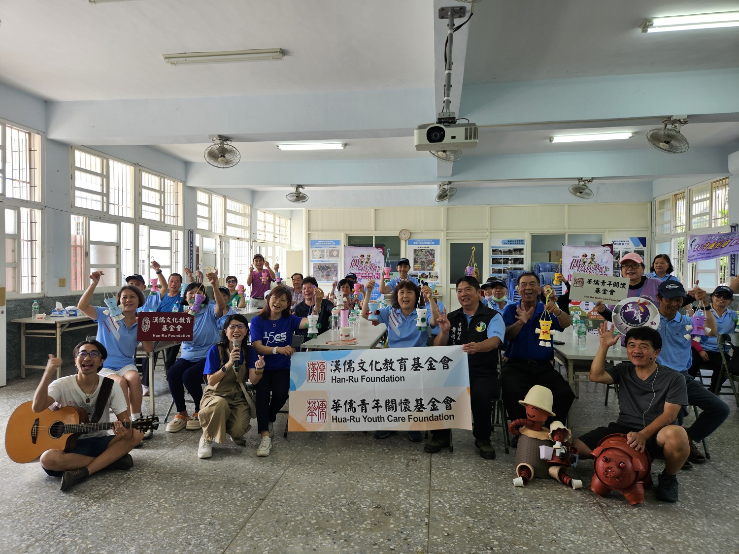 電台深入社區做公益　盆偶創作與歡唱逗樂長輩　　 - https://www.watchmedia01.com