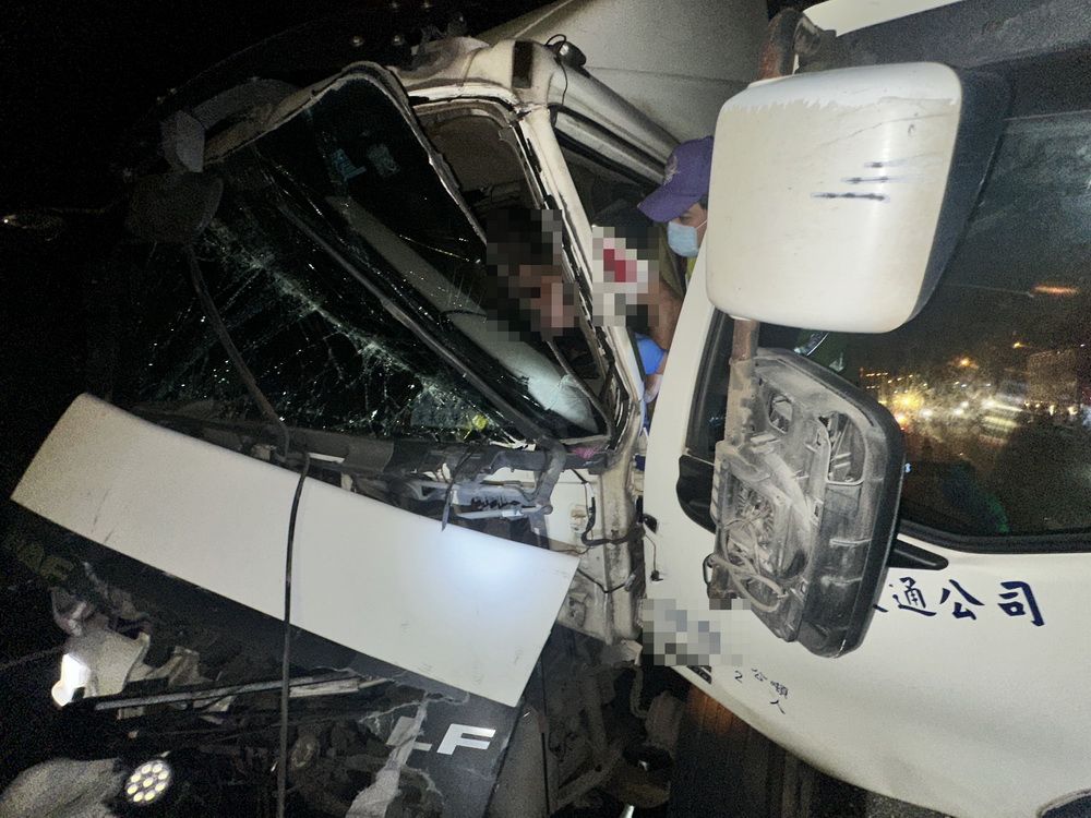 國道1號桃園平鎮段大貨車追撞事故 駕駛1人傷重不治 - https://www.watchmedia01.com