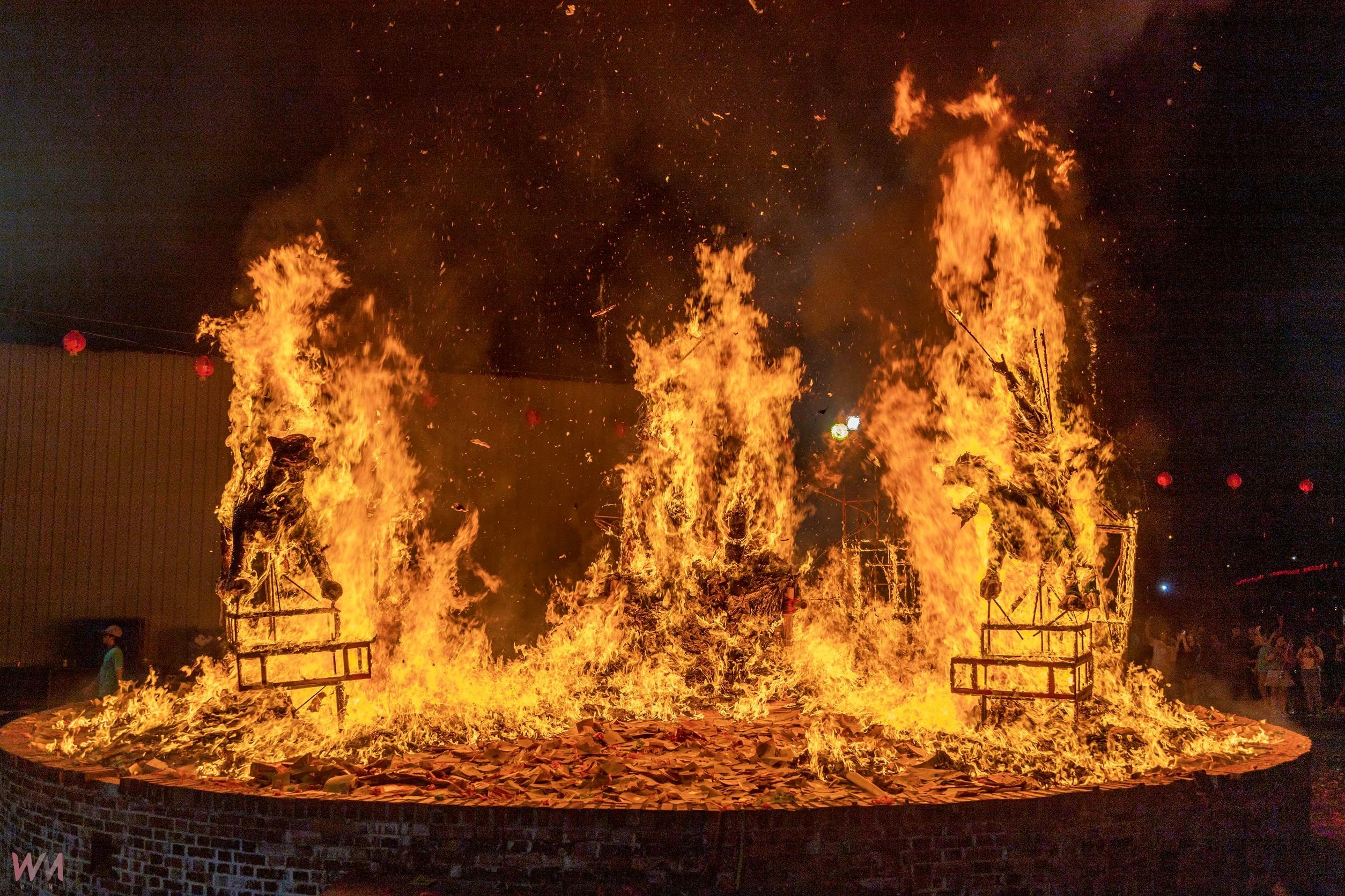 民雄大士爺祭圓滿火化升天  場面盛大莊嚴又熱鬧 - https://www.watchmedia01.com