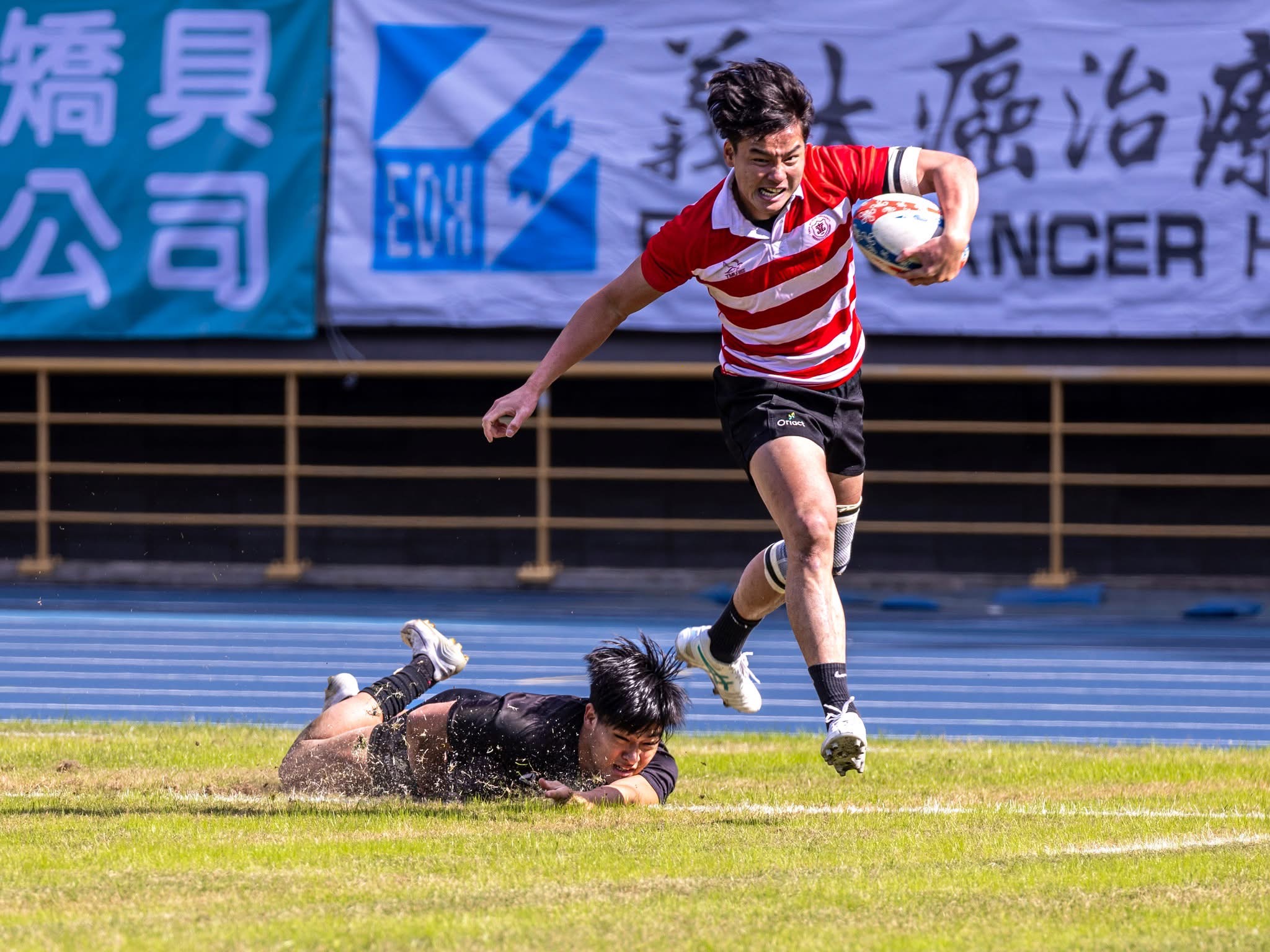 橄欖球員轉戰護理師 投身加護病房守護生命 - https://www.watchmedia01.com