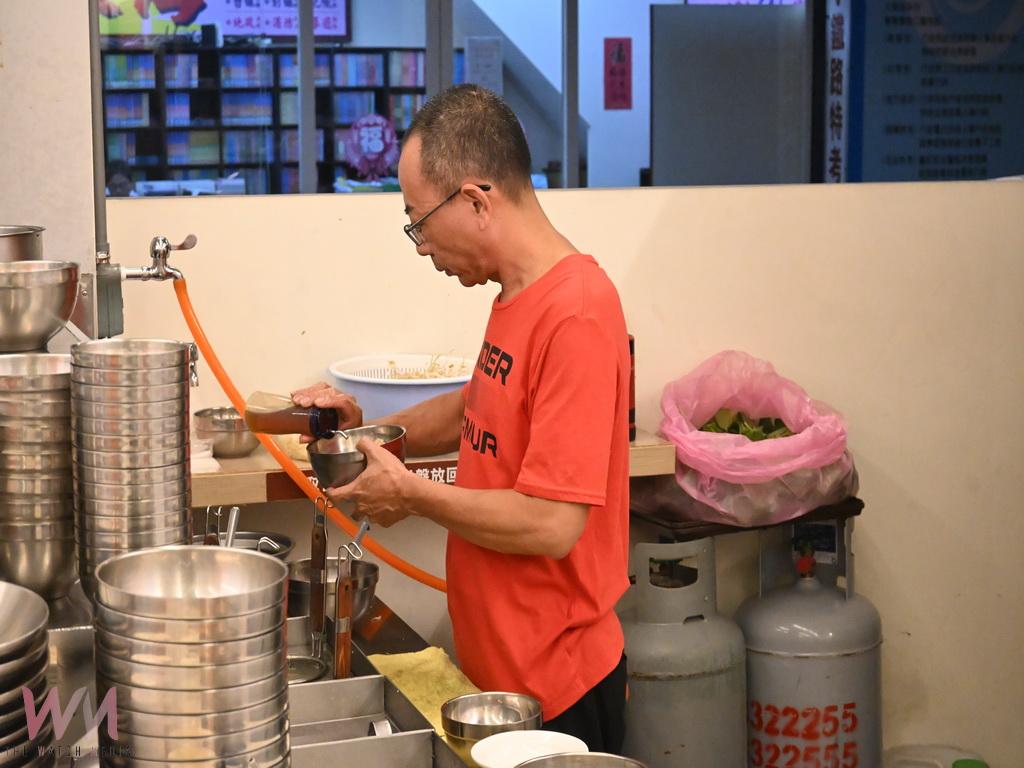 員林小吃店深夜飄香 陳桂鑫開店成為上班族班夜貓子最愛 - https://www.watchmedia01.com