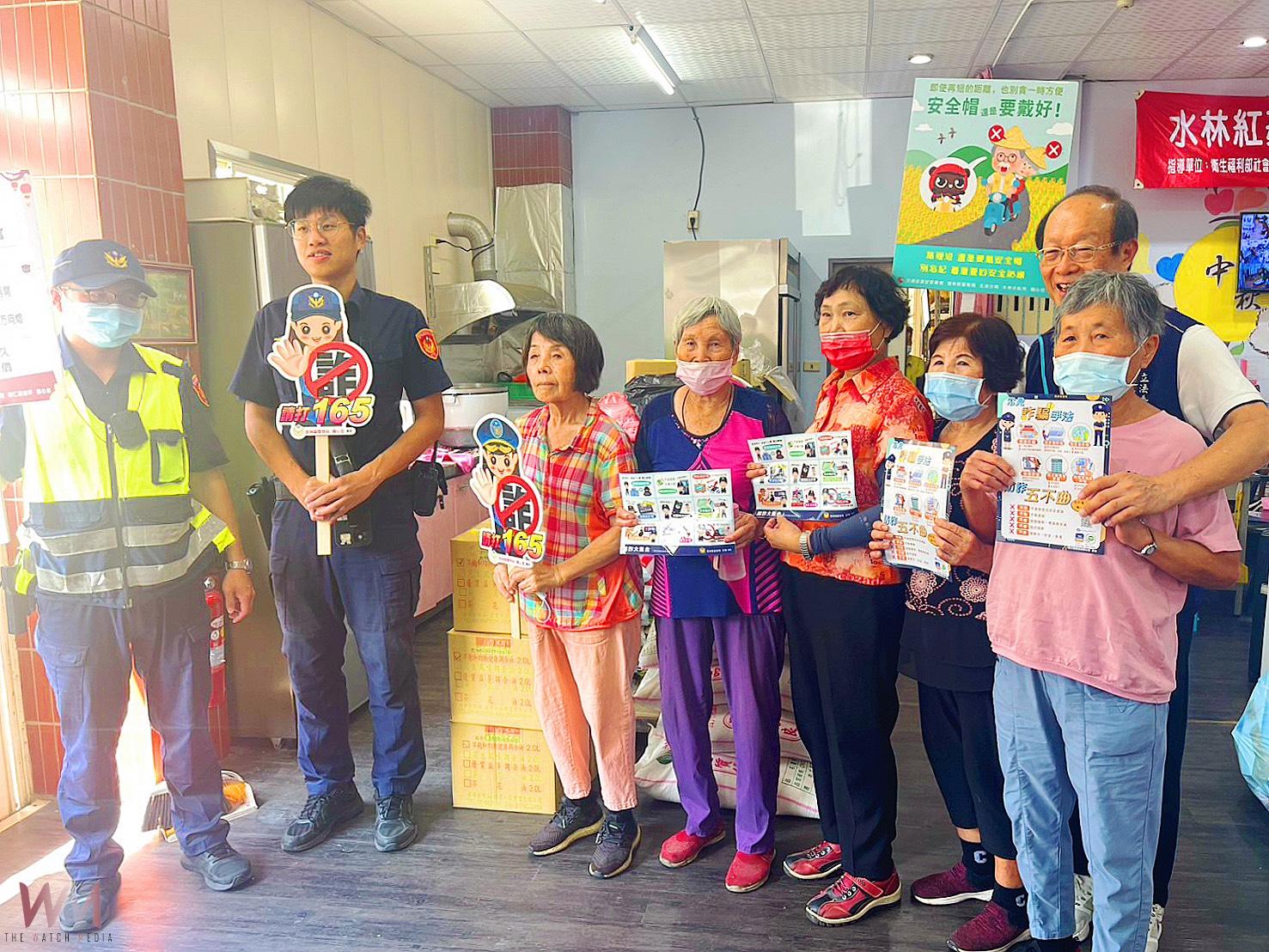 北港警結合善團送暖 關懷弱勢不忘防詐 - https://www.watchmedia01.com