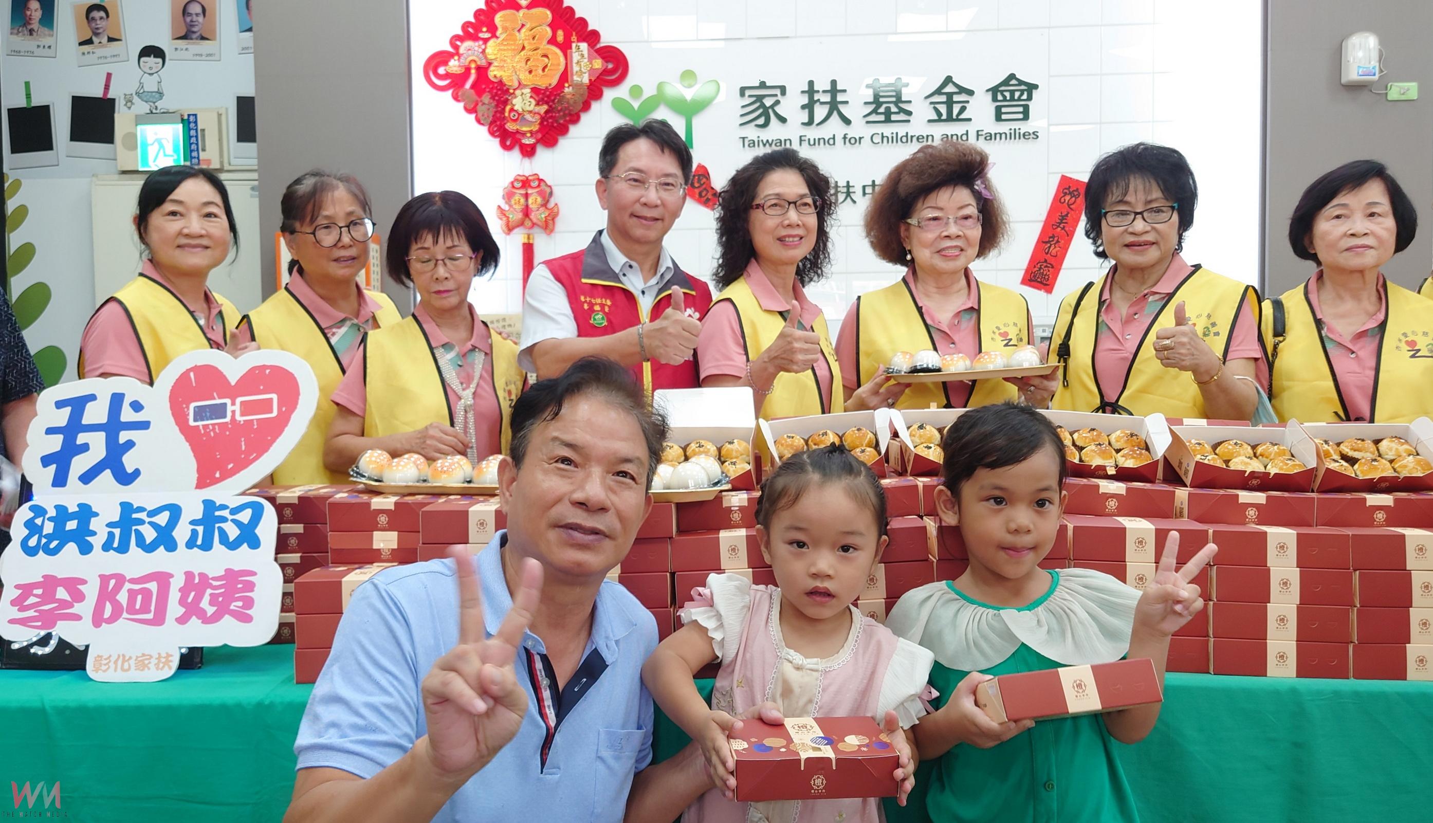 （有影片）／溫暖中秋！花壇泰豐洪添進捐339盒蛋黃酥給彰化家扶兒 - https://www.watchmedia01.com