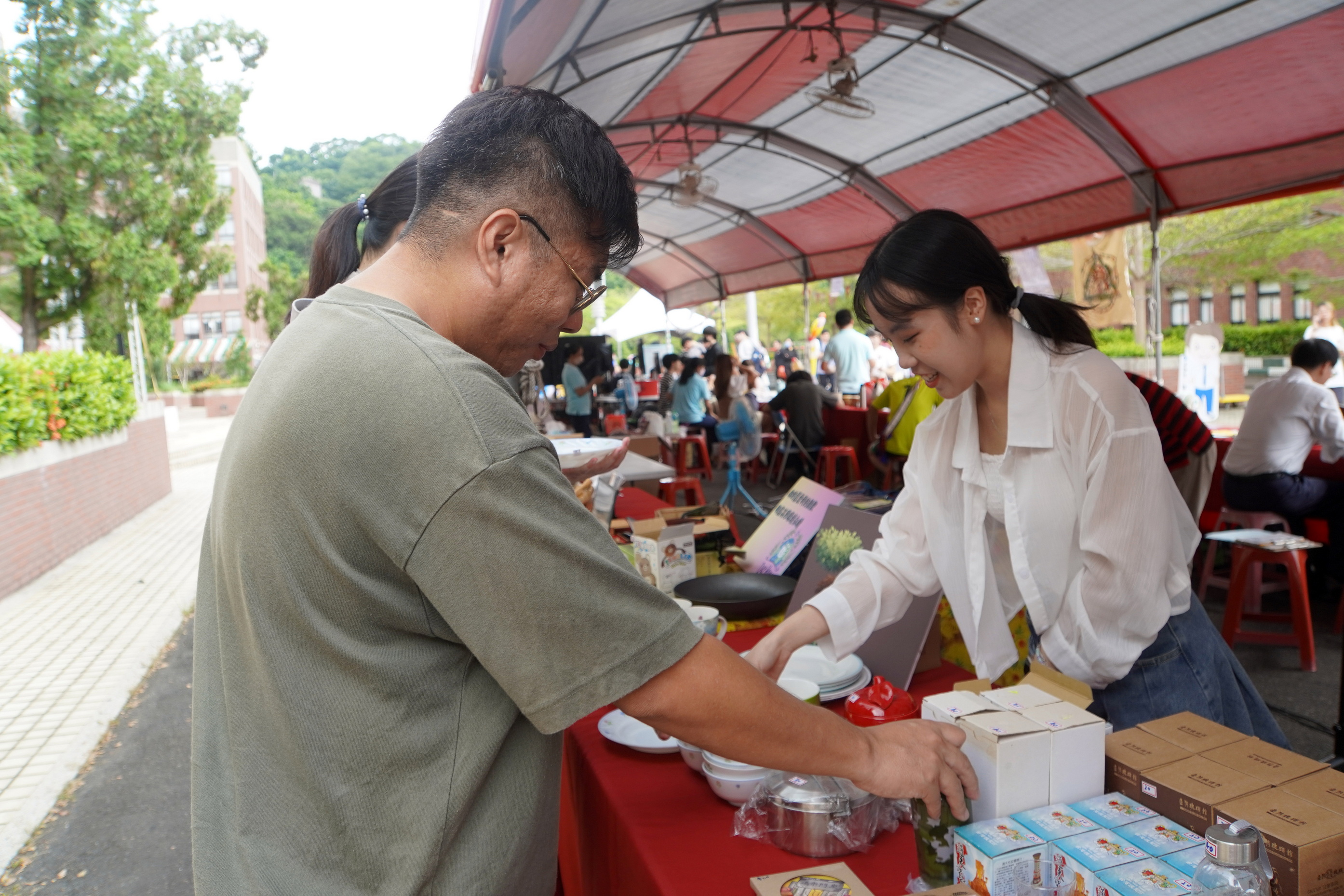 大葉「綠生活二手市集」開跑　師生一起做環保、幫助學弟妹 - https://www.watchmedia01.com