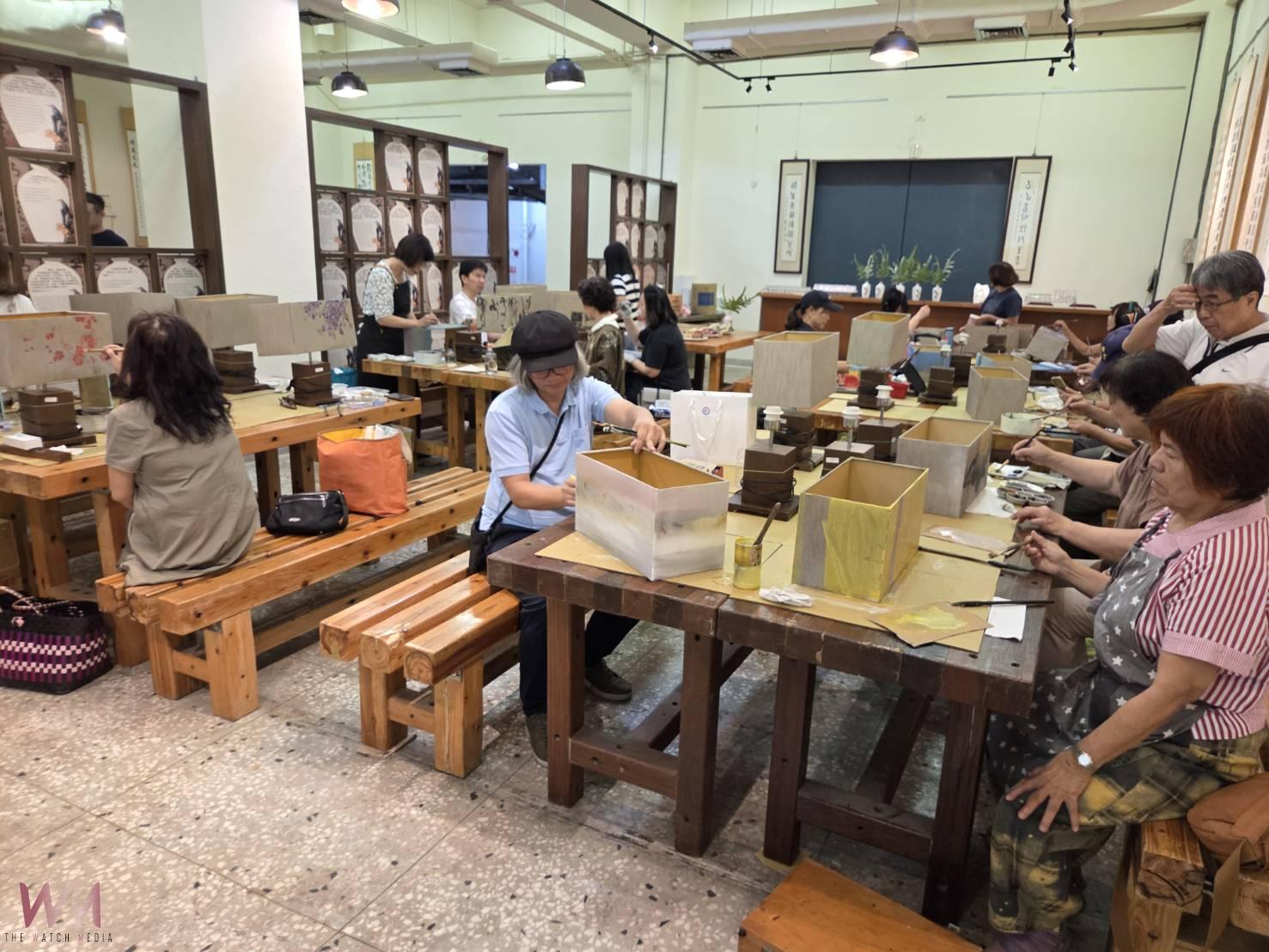 藝術家彩繪檯燈點亮愛心   嘉義酒廠展售義賣助若竹 - https://www.watchmedia01.com