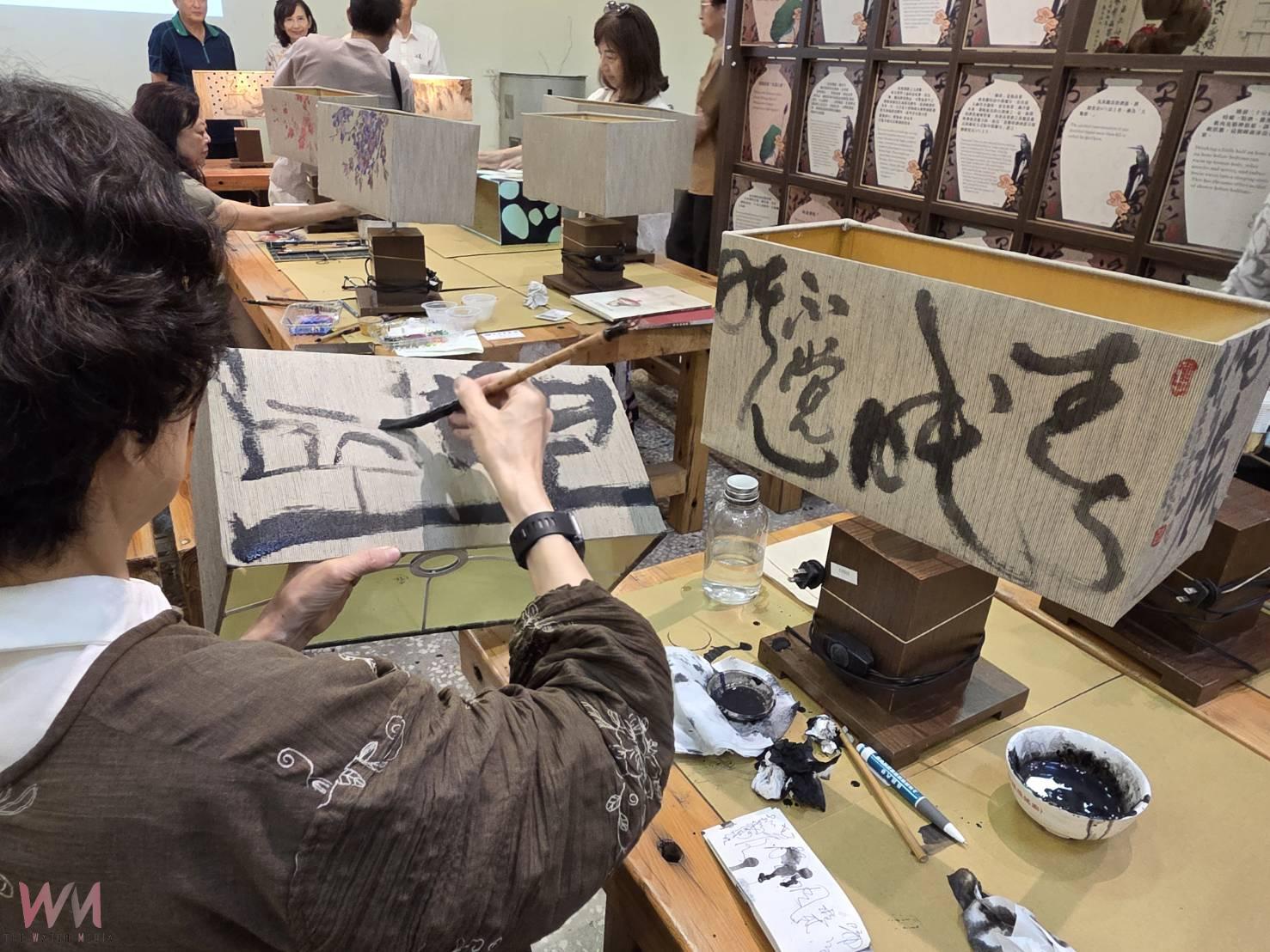 藝術家彩繪檯燈點亮愛心   嘉義酒廠展售義賣助若竹 - https://www.watchmedia01.com