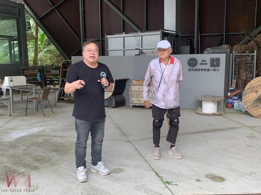 嘉義縣政府張安吉科長（左）、嚴清雅村長（右）提太平的文化藝術。（圖/記者陳惲朋攝）