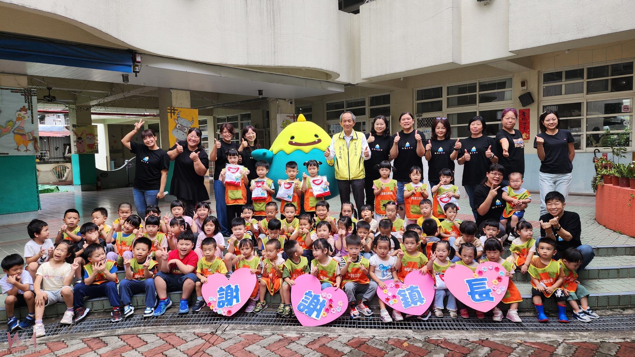 埔里鎮長廖志城贈送埔里鎮立幼兒園學童全新夏季、冬季制服各1套 - https://www.watchmedia01.com