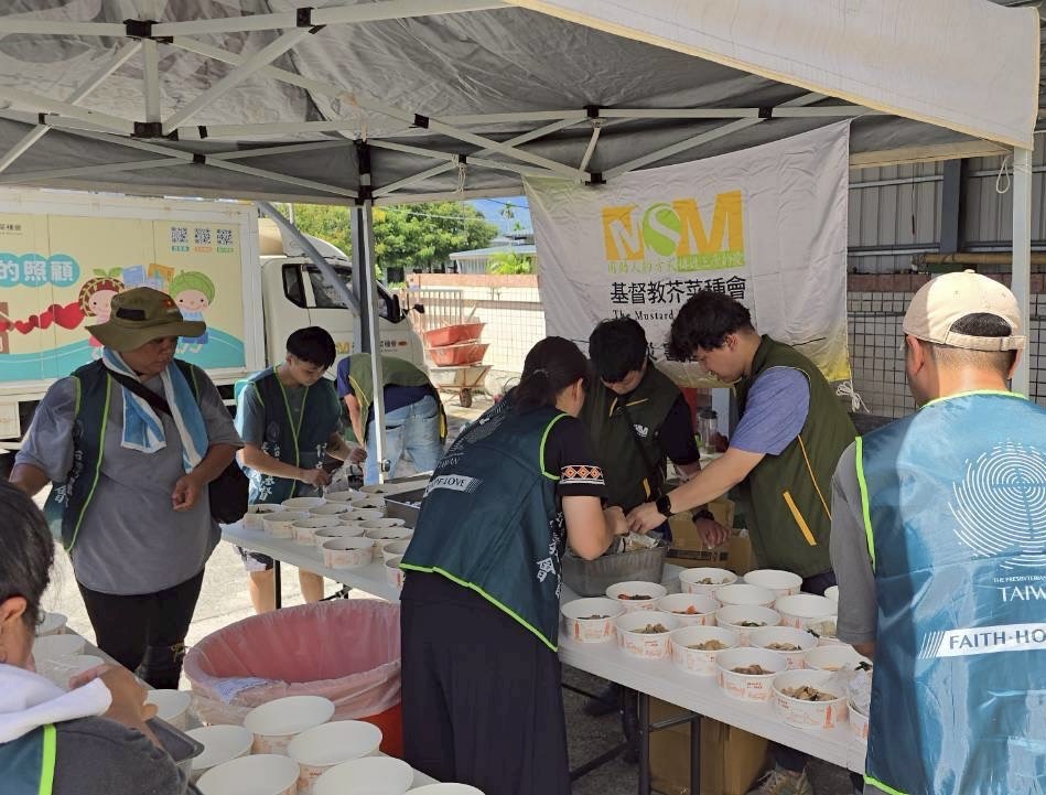 樺加沙颱風重創光復　芥菜種會設前進指揮所急送物資、熱食　協助清理家園 - https://www.watchmedia01.com