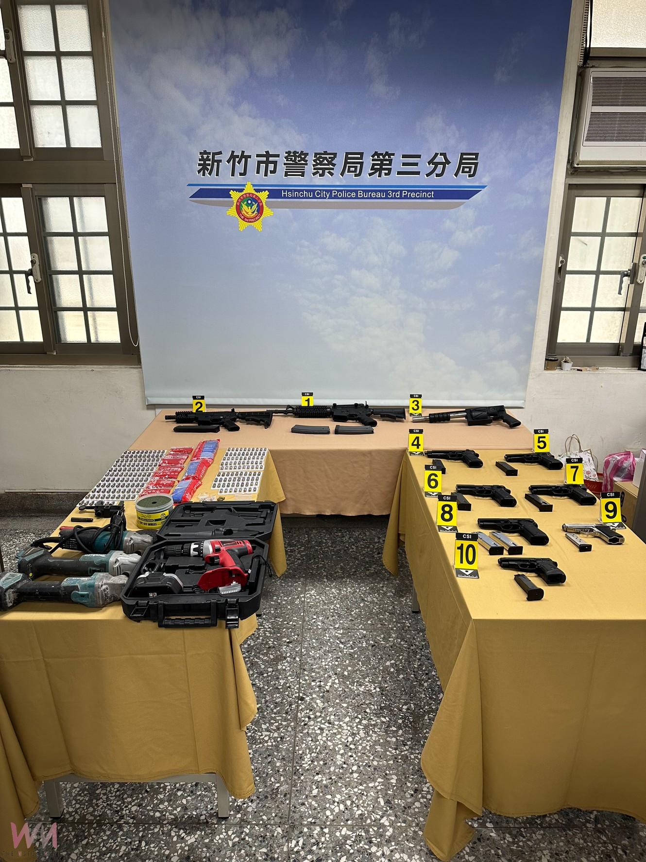 工程行暗藏兵工廠     竹市警查獲改造槍械13把 - https://www.watchmedia01.com