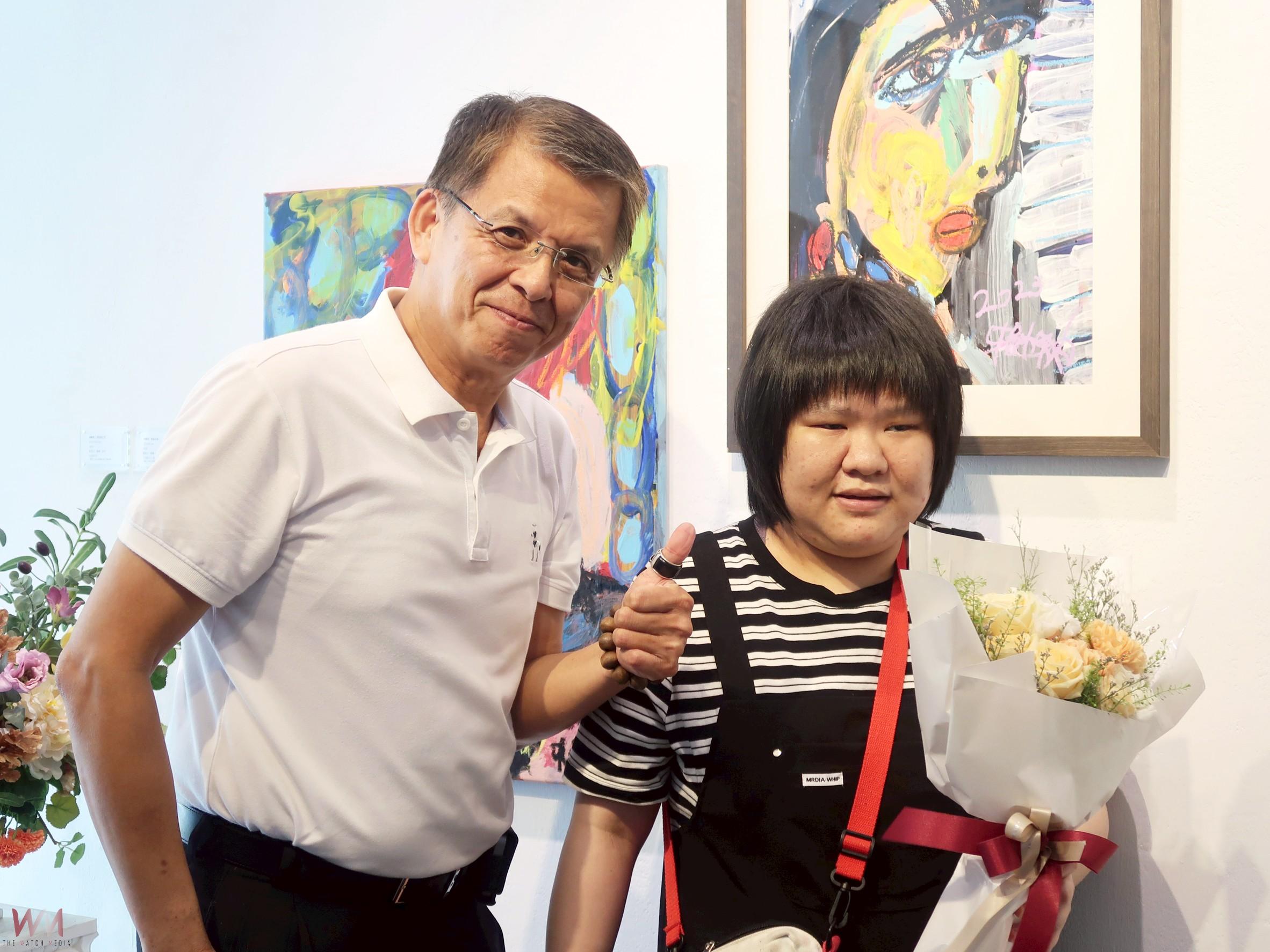 在抽象色彩間抒發生命重量　賴櫟安個展《快樂你我他》展現堅毅與溫暖 - https://www.watchmedia01.com
