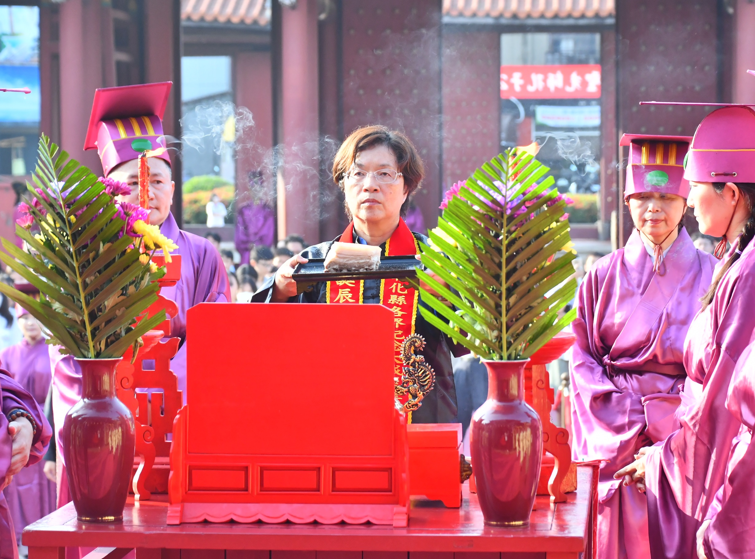 彰化孔子廟教師節釋奠典禮登場　縣長王惠美率師鐸獎得主獻禮 - https://www.watchmedia01.com