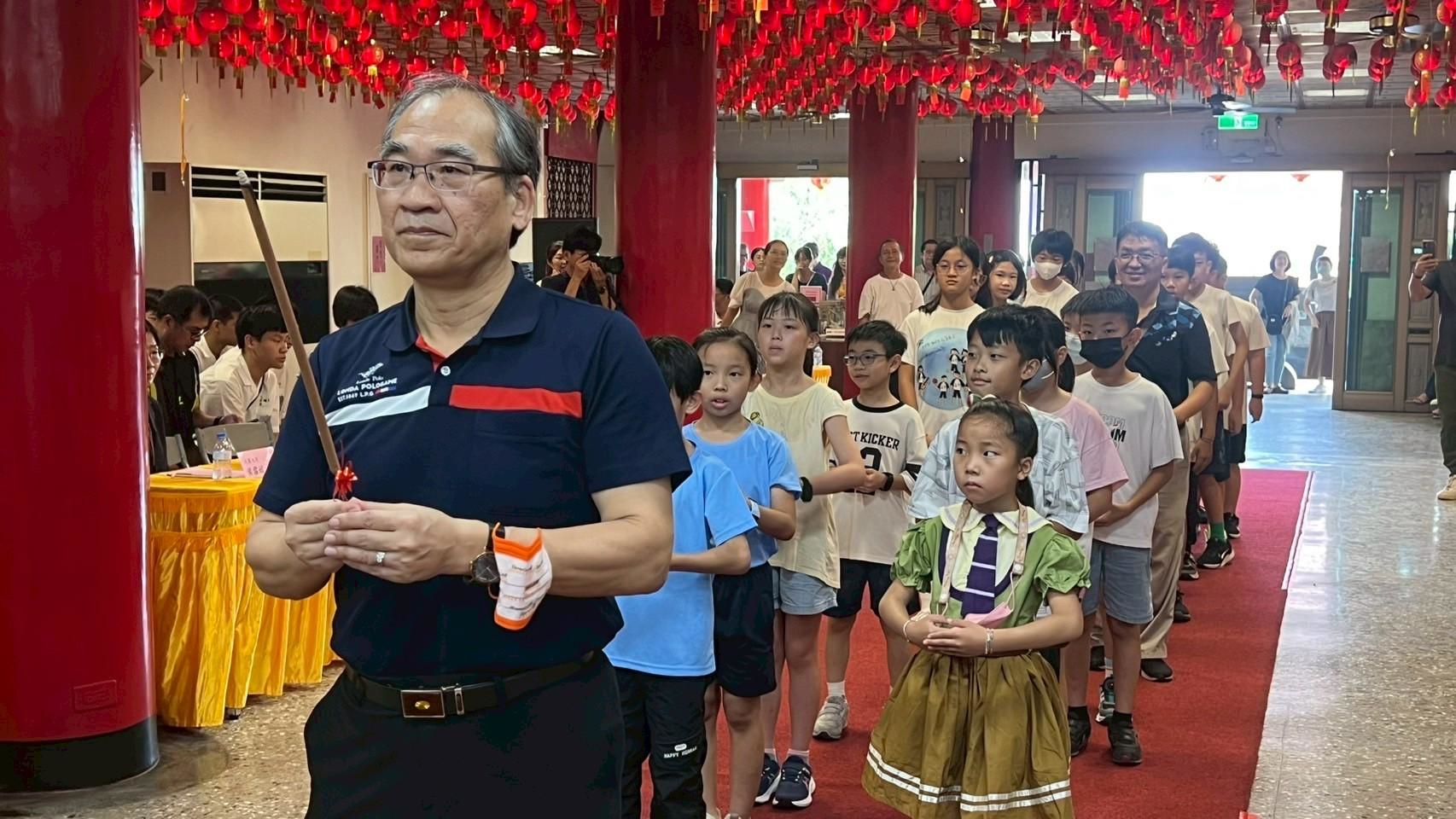 八卦山大佛寺祭孔大典熱鬧登場　師生吟詩共頌至聖先師 - https://www.watchmedia01.com