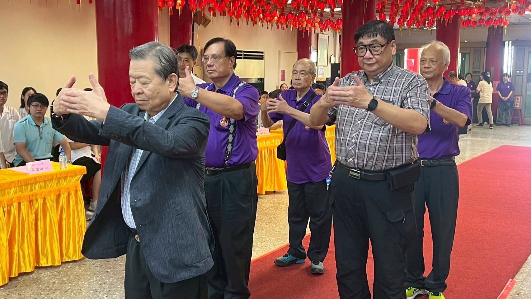 八卦山大佛寺祭孔大典熱鬧登場　師生吟詩共頌至聖先師 - https://www.watchmedia01.com
