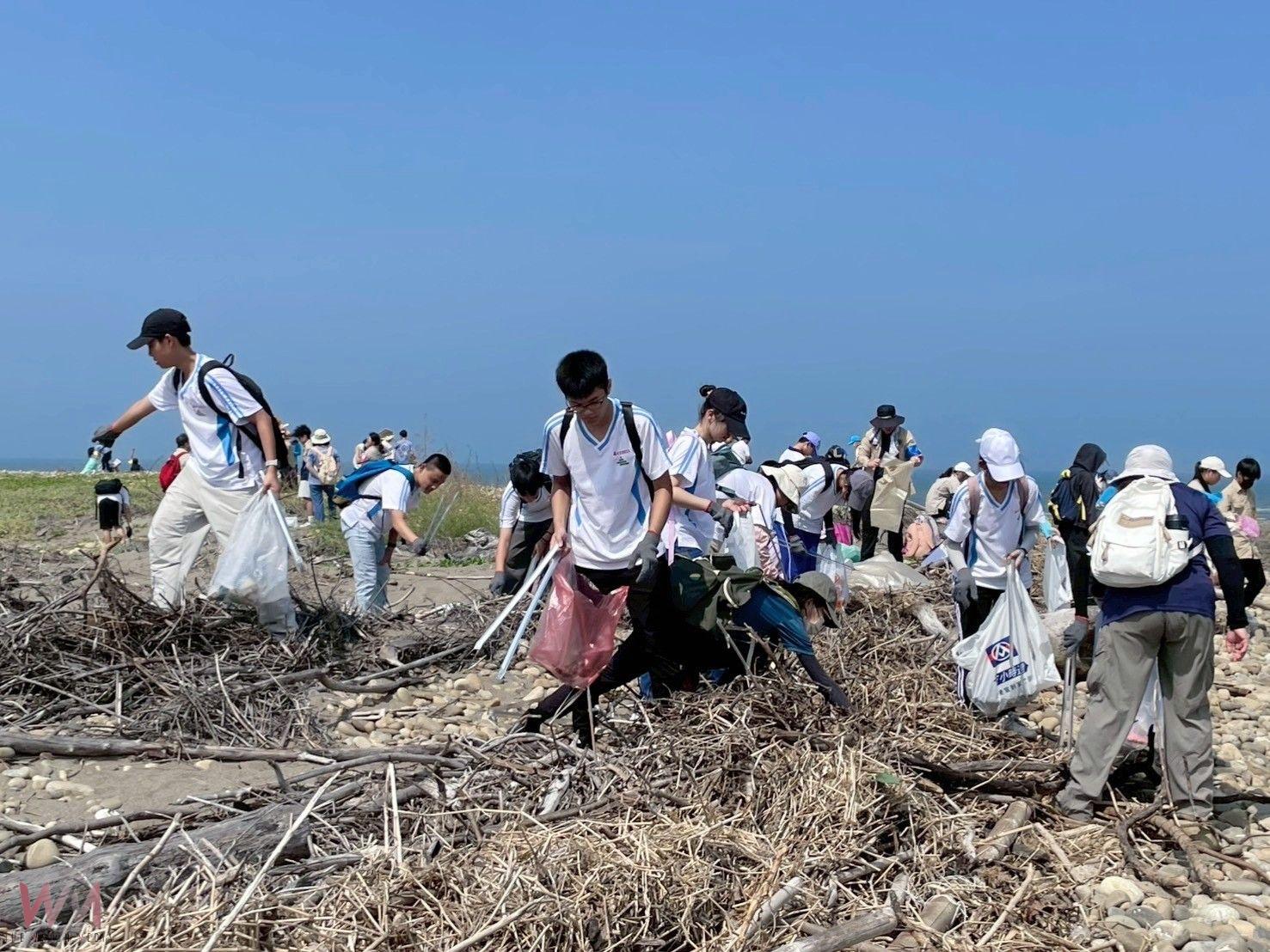 守護海洋生態　中市環保局推動「煙蒂不落地 減塑好生活」 近千人響應淨灘 - https://www.watchmedia01.com