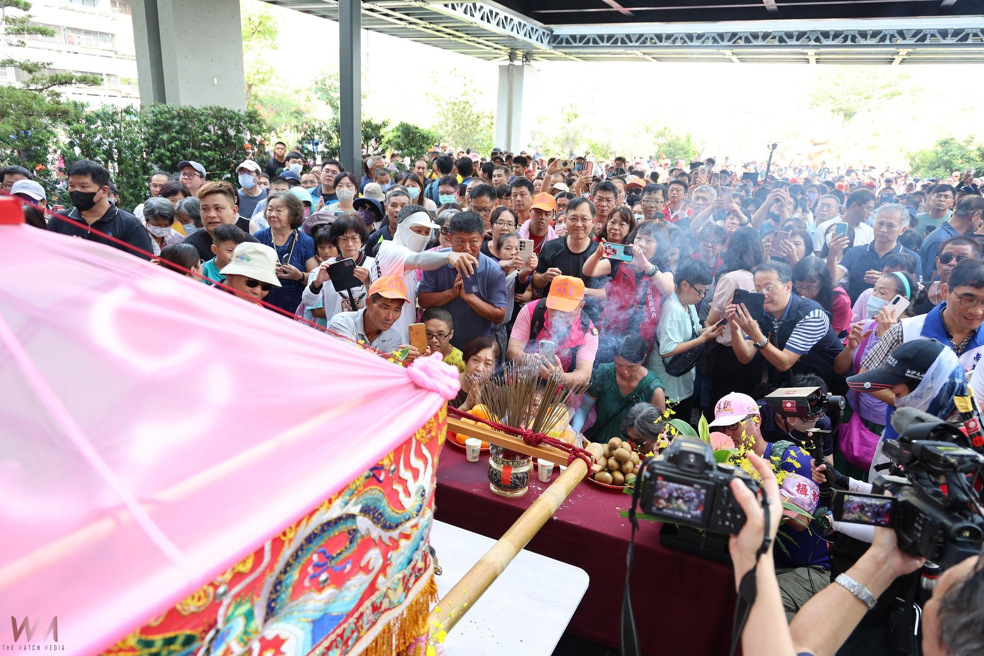 三神贊境南投 粉紅超跑首度停駕縣府 - https://www.watchmedia01.com