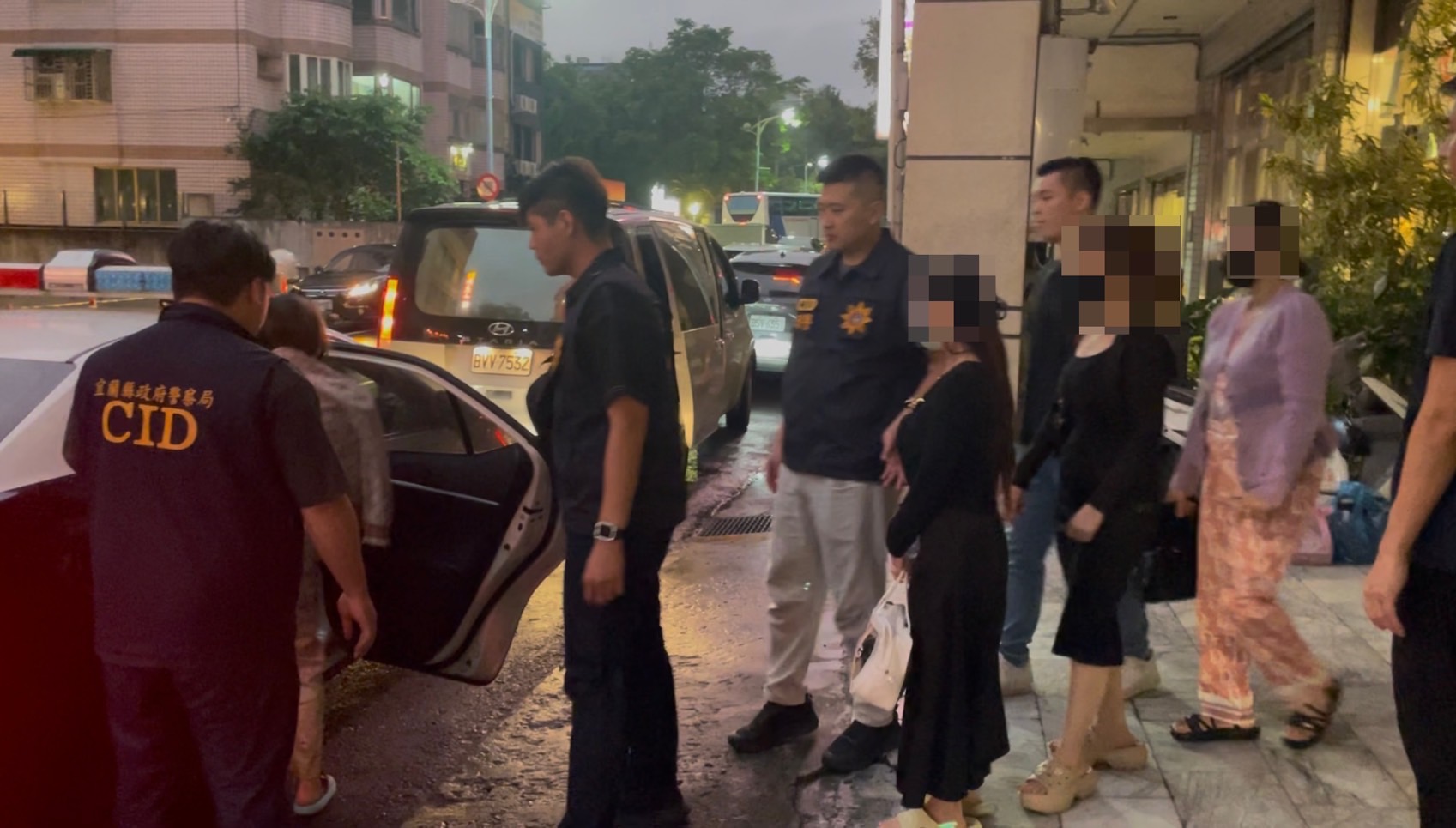 （有影片）誘騙外籍女子來台強迫從事性交易 警方攻堅破獲人口販運集團 - https://www.watchmedia01.com