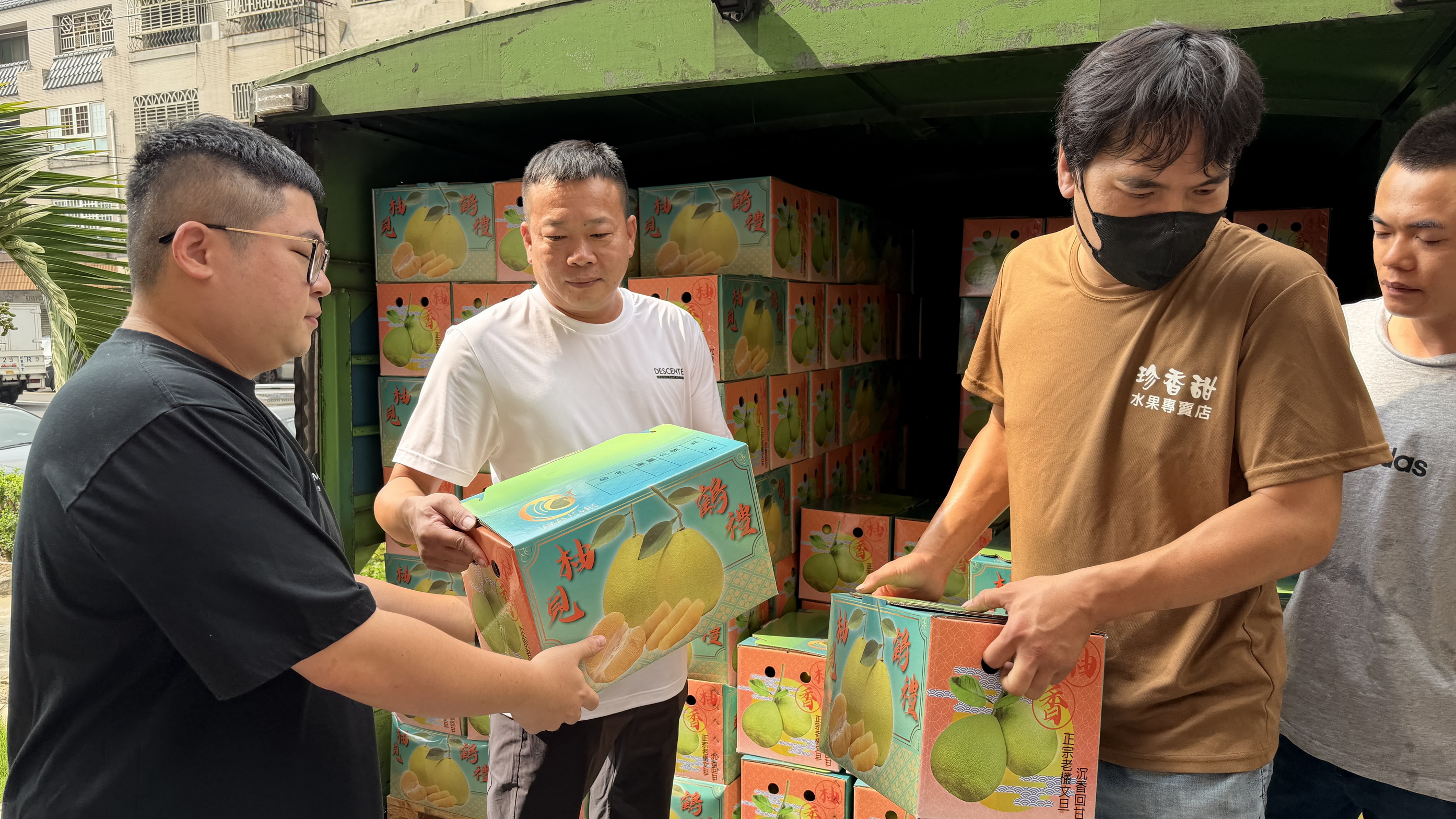 （有影片）／「柚」見幸福！直播主霸氣捐8千台斤柚子　助家扶童過中秋 - https://www.watchmedia01.com