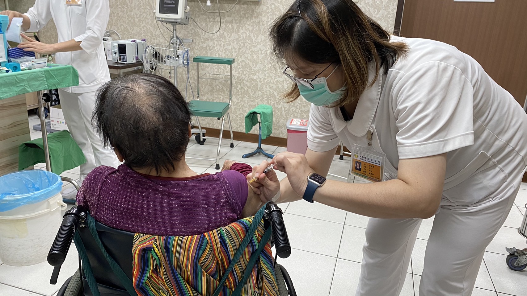 員榮醫院開打流感、新冠疫苗　涂川洲呼籲民眾盡早接種 - https://www.watchmedia01.com