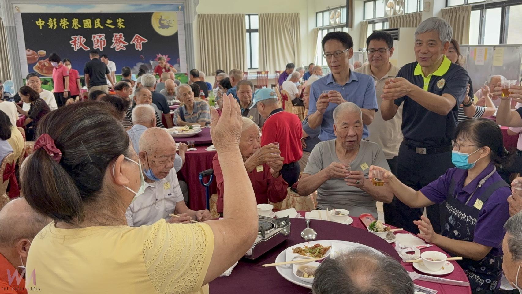 （有影片）／中秋團圓聚　中彰榮家住民與親友歡喜共餐　笑聲滿堂 - https://www.watchmedia01.com