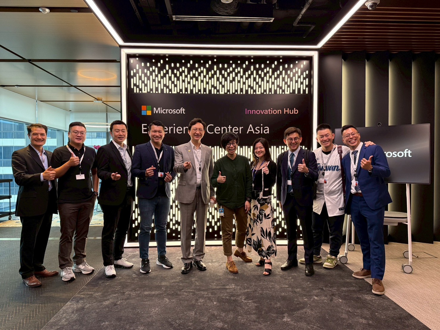 卓冠廷率團赴星考察智慧城市　走訪微軟交流將國際經驗引入台灣 - https://www.watchmedia01.com
