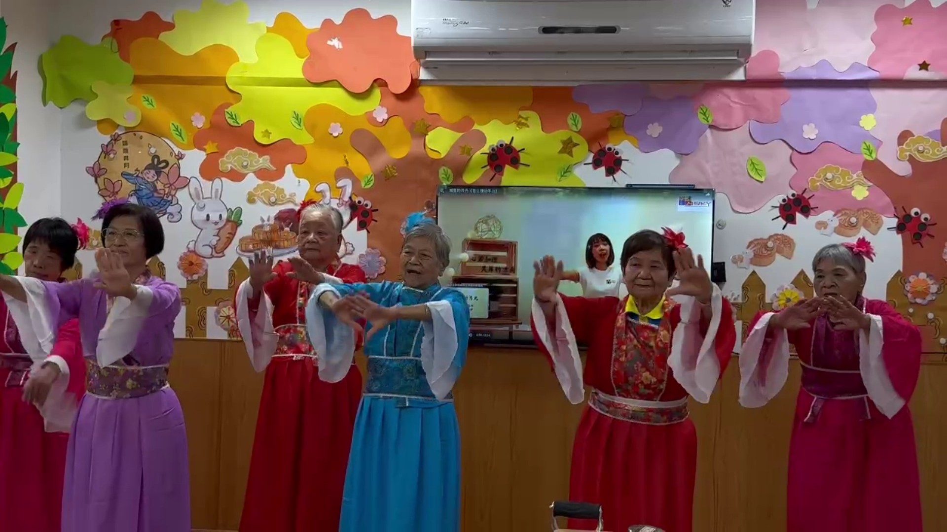 秀和苑日照中心長輩DIY月餅、演戲　過溫馨中秋 - https://www.watchmedia01.com
