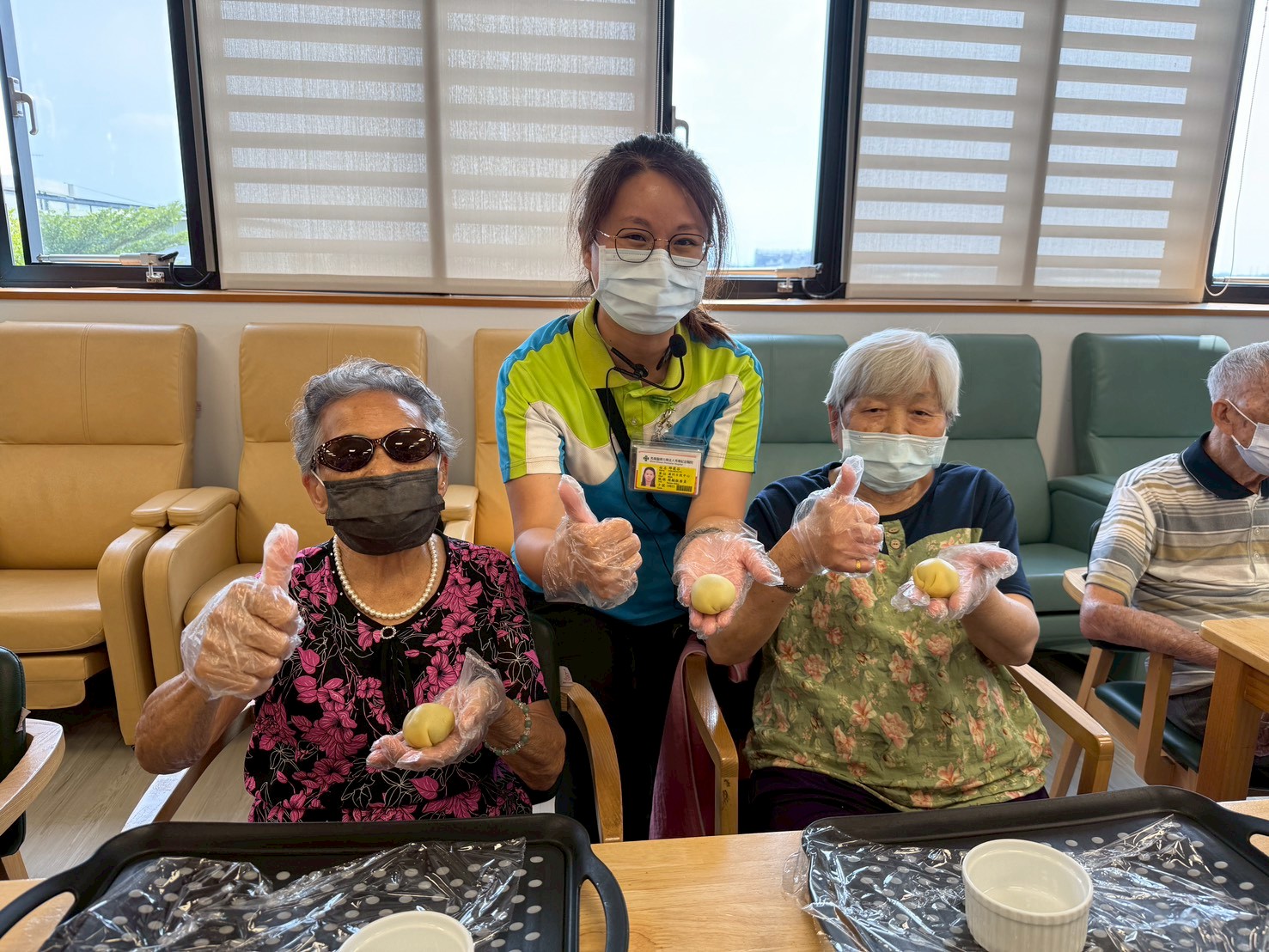 秀和苑日照中心長輩DIY月餅、演戲　過溫馨中秋 - https://www.watchmedia01.com