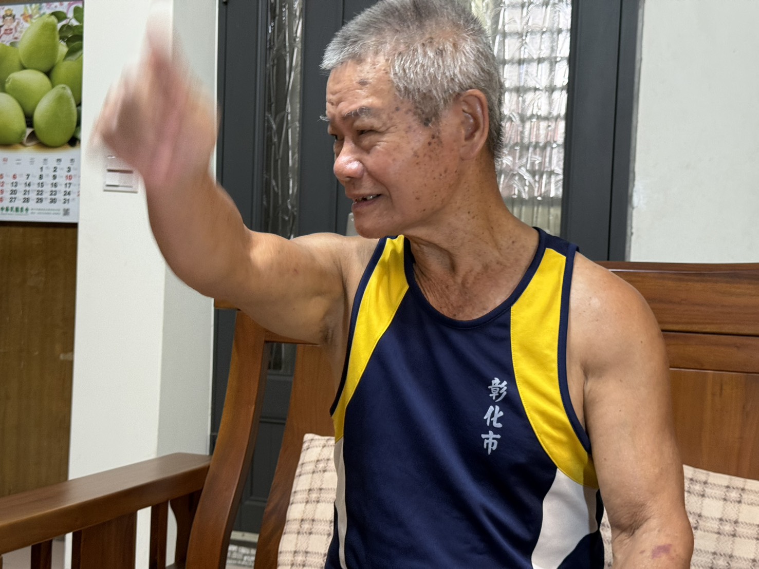 78歲「鏟子超人」騎鐵馬千里助花蓮清淤　網友讚最美風景 - https://www.watchmedia01.com