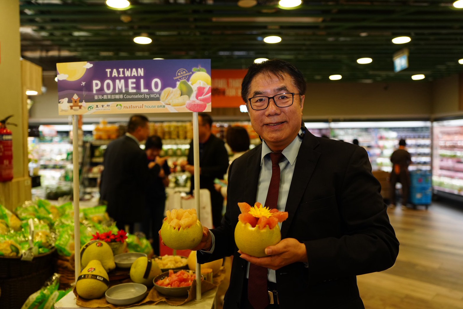 柚見台南文旦飄香新加坡！黃偉哲赴新加坡連鎖超市推廣優質文旦柚 - https://www.watchmedia01.com