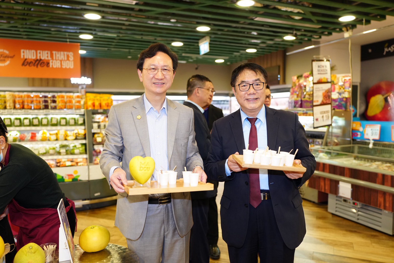 柚見台南文旦飄香新加坡！黃偉哲赴新加坡連鎖超市推廣優質文旦柚 - https://www.watchmedia01.com