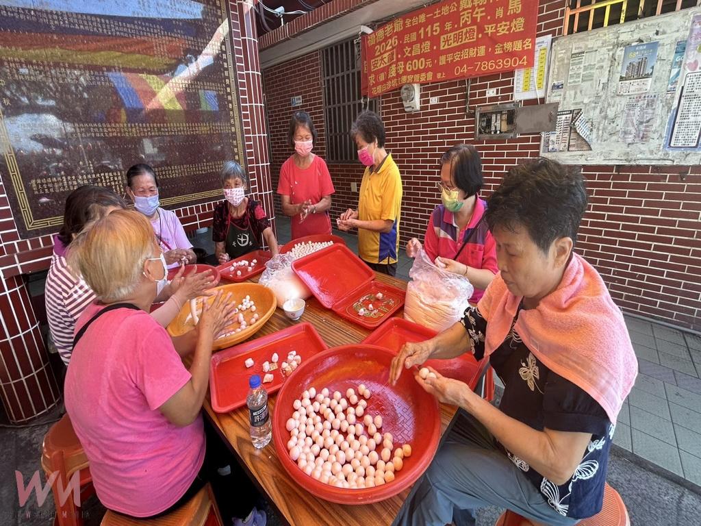 中秋節土地公請善信吃豬腳麵線　花壇文德宮一整天熱鬧滾滾 - https://www.watchmedia01.com