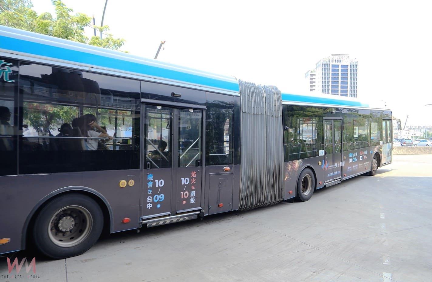 中市交通局新創意　全國唯一雙節公車化身國慶晚會行動看板 - https://www.watchmedia01.com