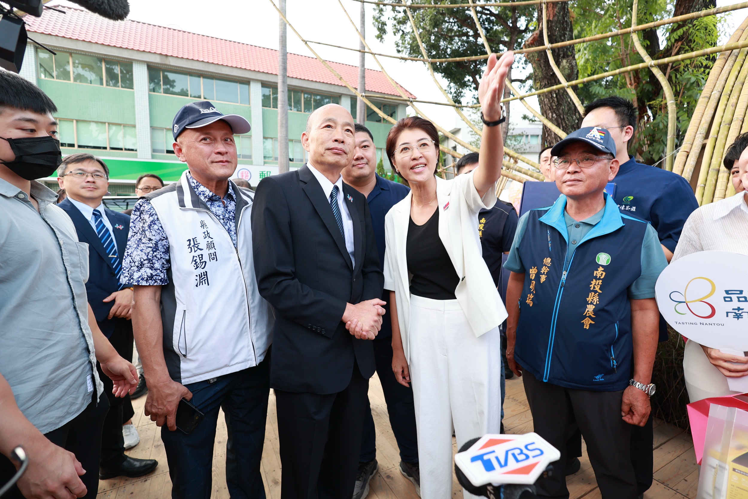 立法院長韓國瑜逛茶博 邀看10日南投國慶焰火 - https://www.watchmedia01.com