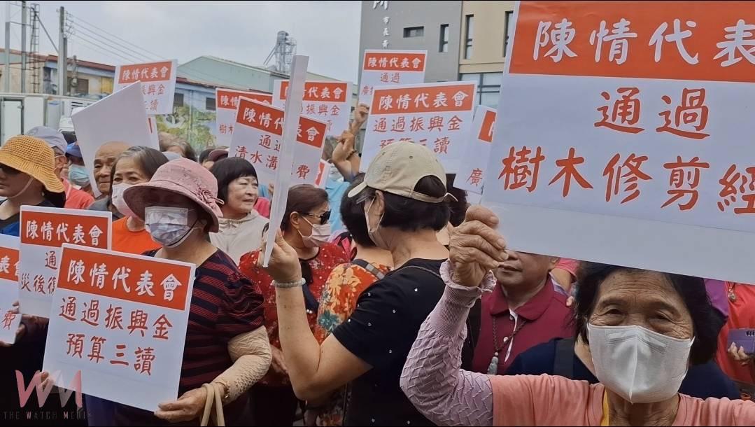 普發現金3000元卡關代表會   嘉義縣太保市民到代表會抗議 - https://www.watchmedia01.com