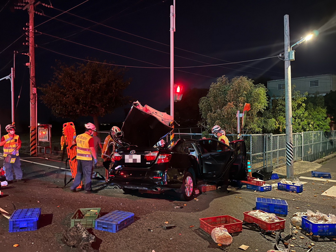 桃園新屋凌晨車禍　自小客車追撞貨車釀1死 - https://www.watchmedia01.com