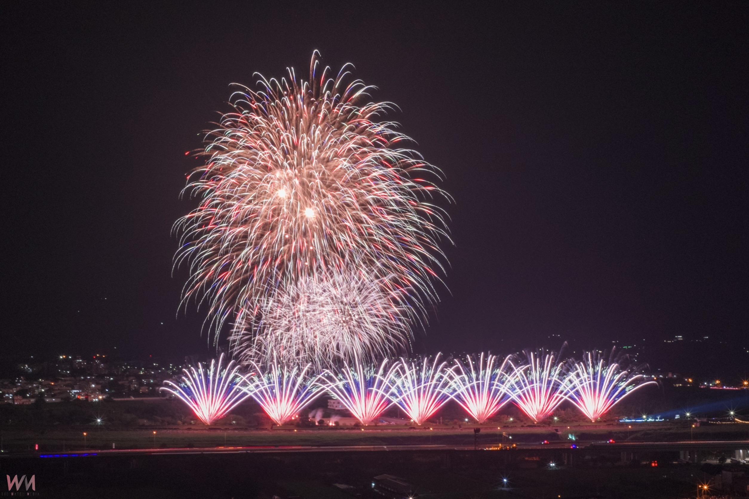 國慶焰火在南投 逾4萬發焰火照亮夜空 觀賞人數約為28萬500多人 - https://www.watchmedia01.com