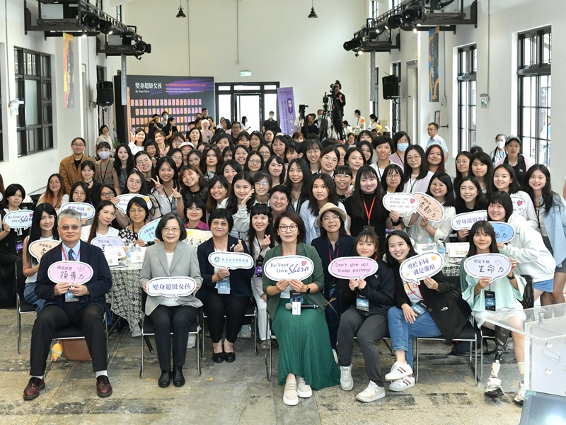 超級女孩齊聚臺灣女孩日 女培營傳承超人精神 - https://www.watchmedia01.com