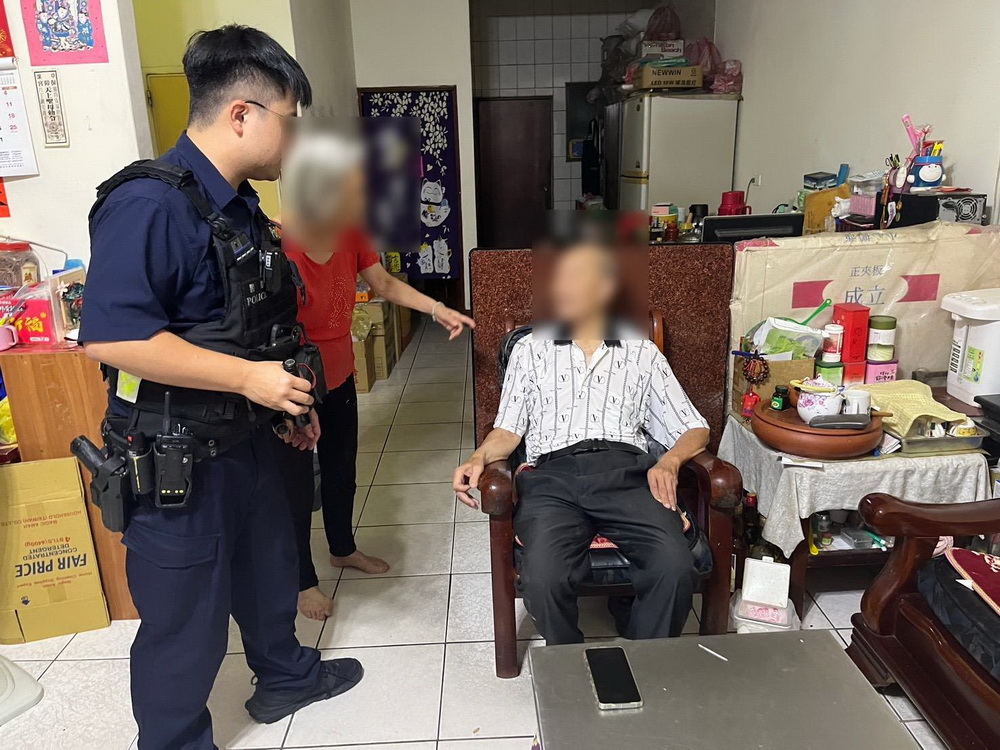 桃園83歲老翁深夜倒臥路旁 平鎮警及時救援暖心護送返家 - https://www.watchmedia01.com